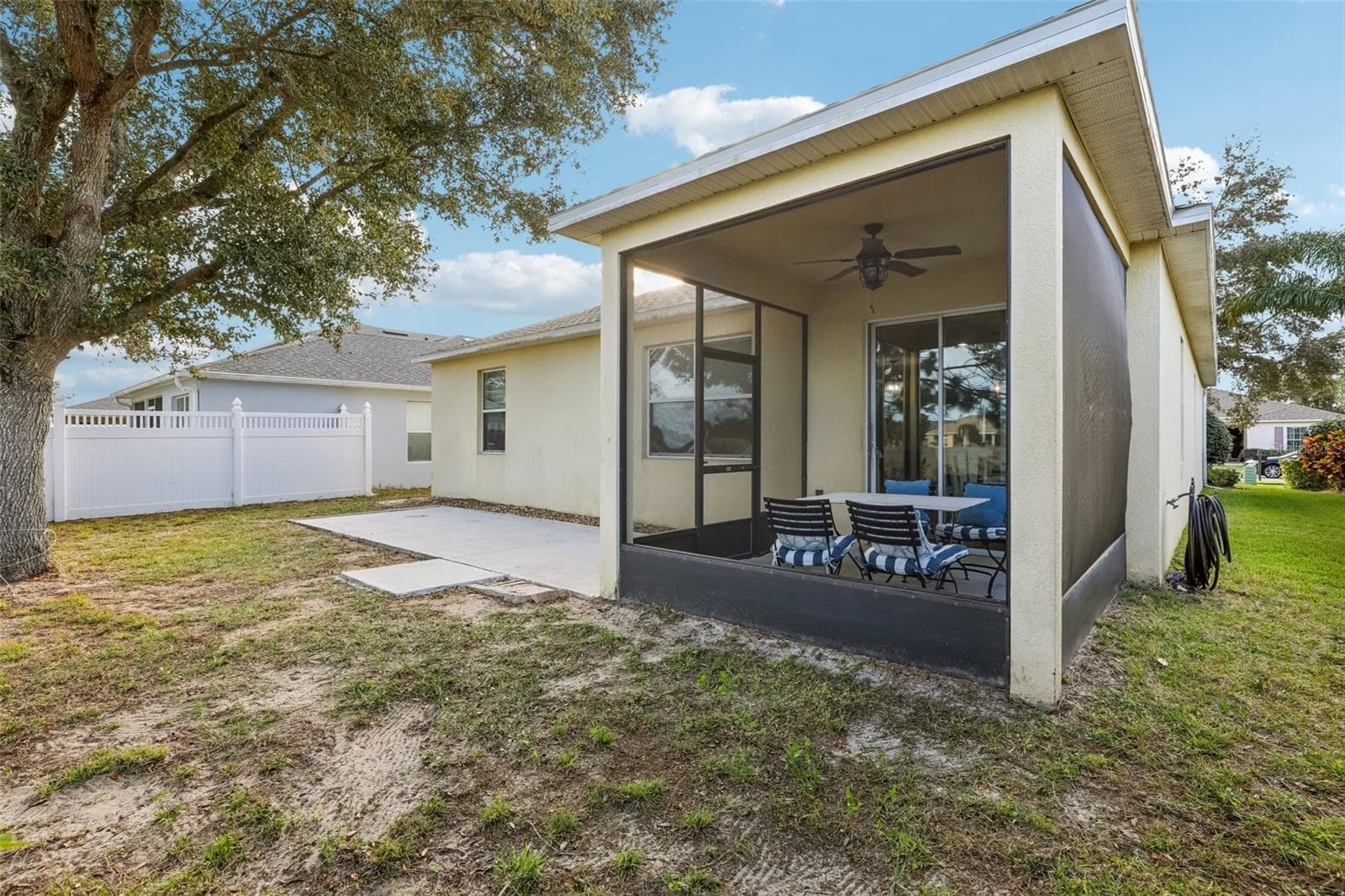 Single Family Residence at 1689 STRATHMORE CIR, MOUNT DORA, photo 34 of 37