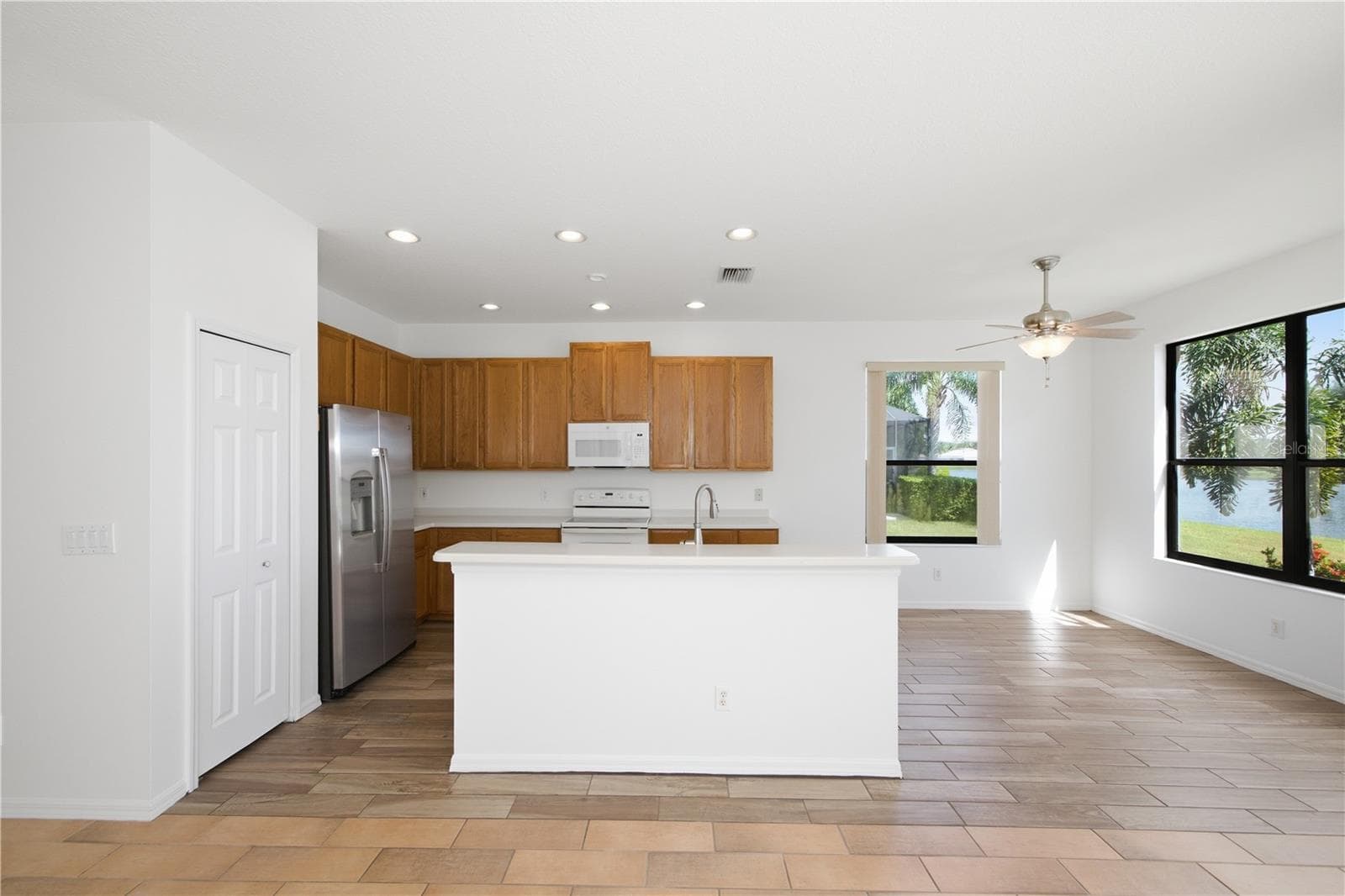 Single Family Residence at 8013 STIRLING FALLS CIR, SARASOTA, photo 8 of 56