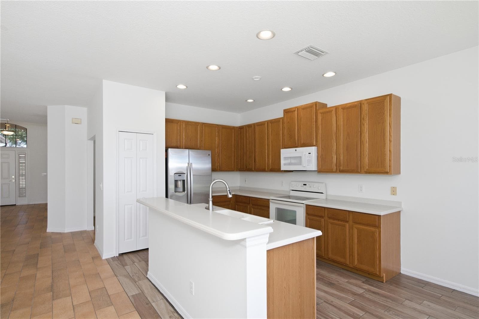 Single Family Residence at 8013 STIRLING FALLS CIR, SARASOTA, photo 9 of 56