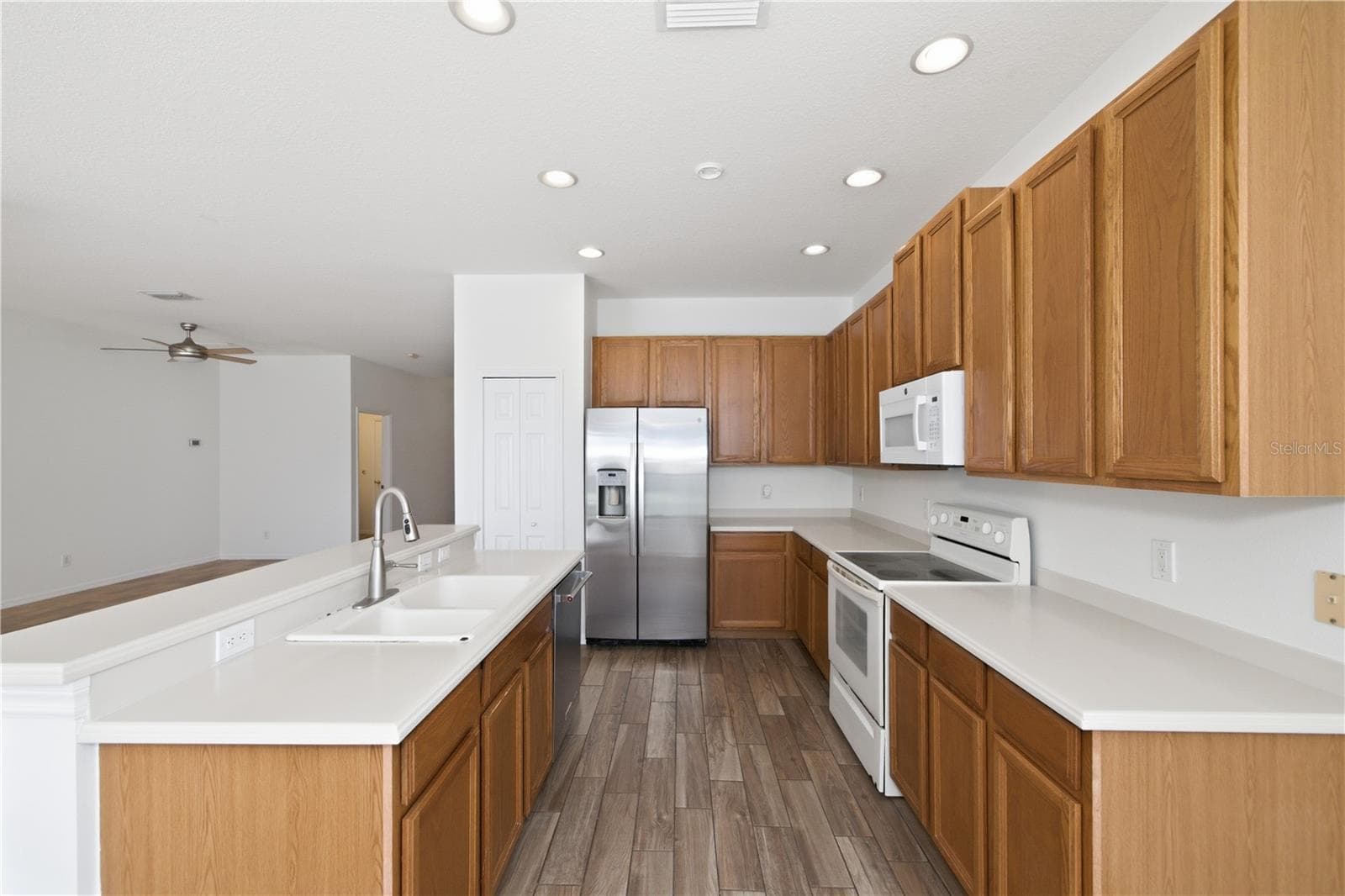 Single Family Residence at 8013 STIRLING FALLS CIR, SARASOTA, photo 10 of 56