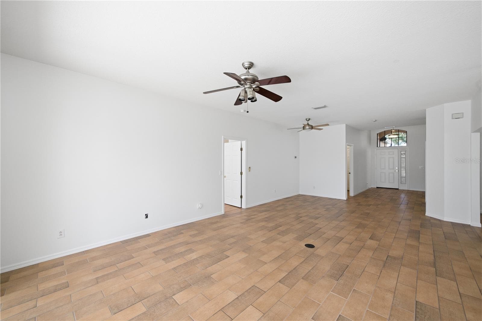 Single Family Residence at 8013 STIRLING FALLS CIR, SARASOTA, photo 14 of 56
