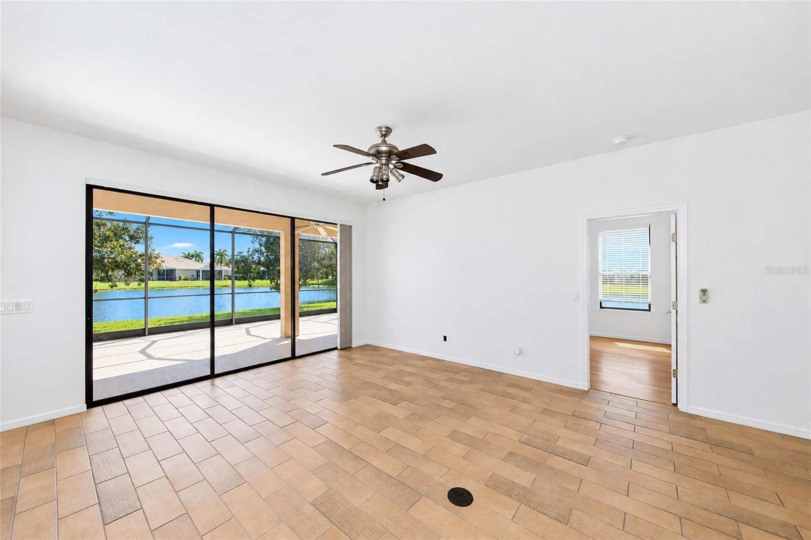 Single Family Residence at 8013 STIRLING FALLS CIR, SARASOTA, photo 15 of 56