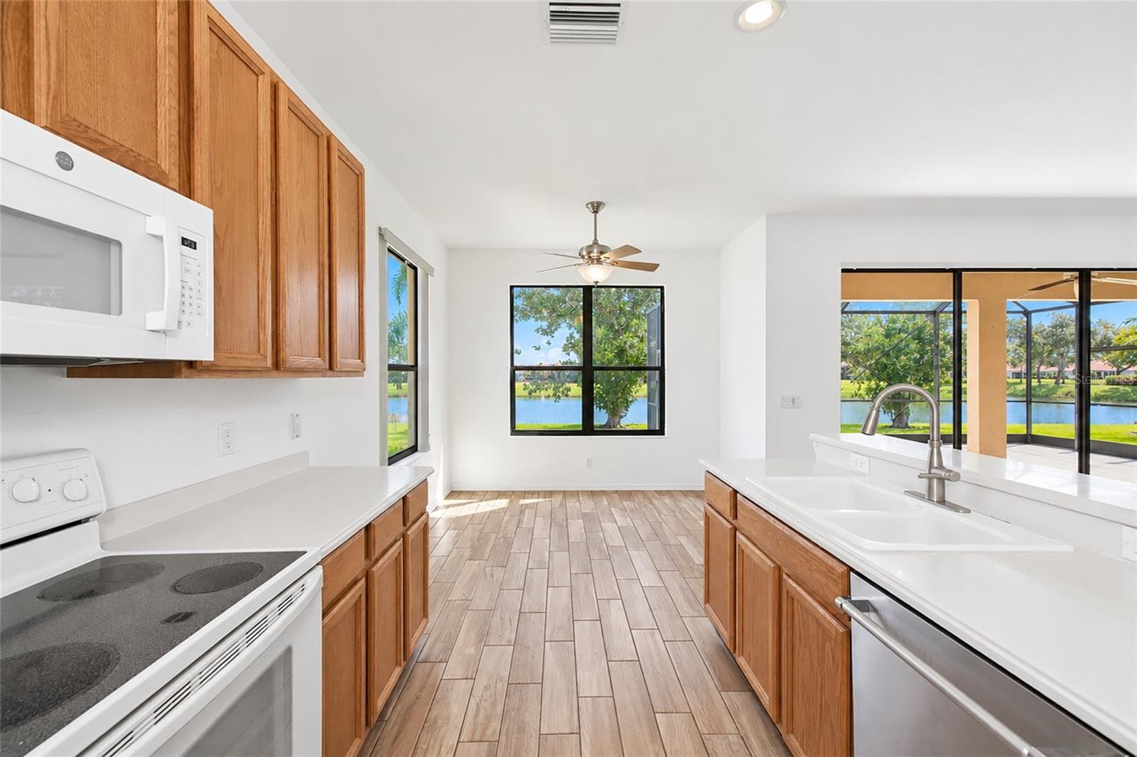 Single Family Residence at 8013 STIRLING FALLS CIR, SARASOTA, photo 16 of 56