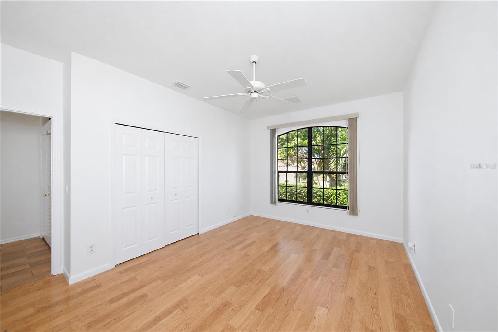 Single Family Residence at 8013 STIRLING FALLS CIR, SARASOTA, photo 18 of 56