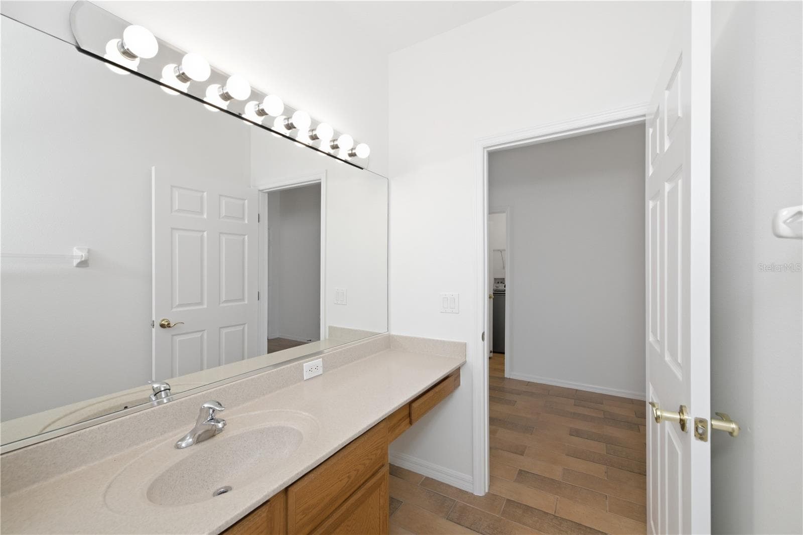 Single Family Residence at 8013 STIRLING FALLS CIR, SARASOTA, photo 20 of 56