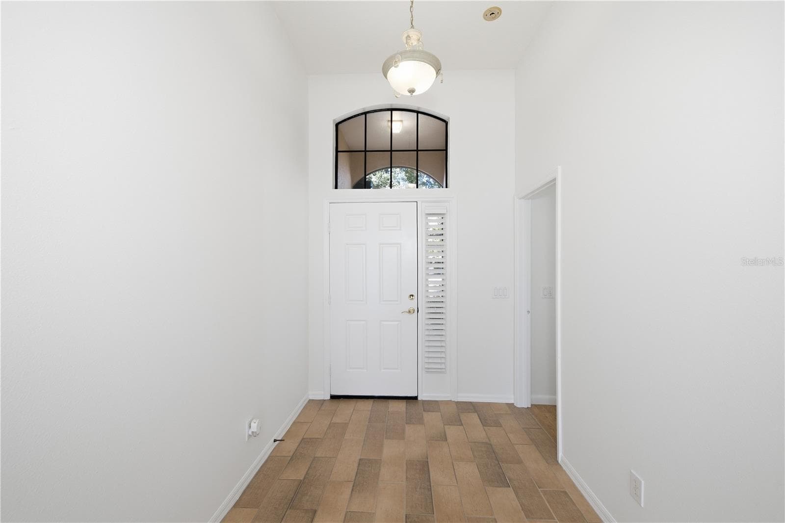 Single Family Residence at 8013 STIRLING FALLS CIR, SARASOTA, photo 21 of 56