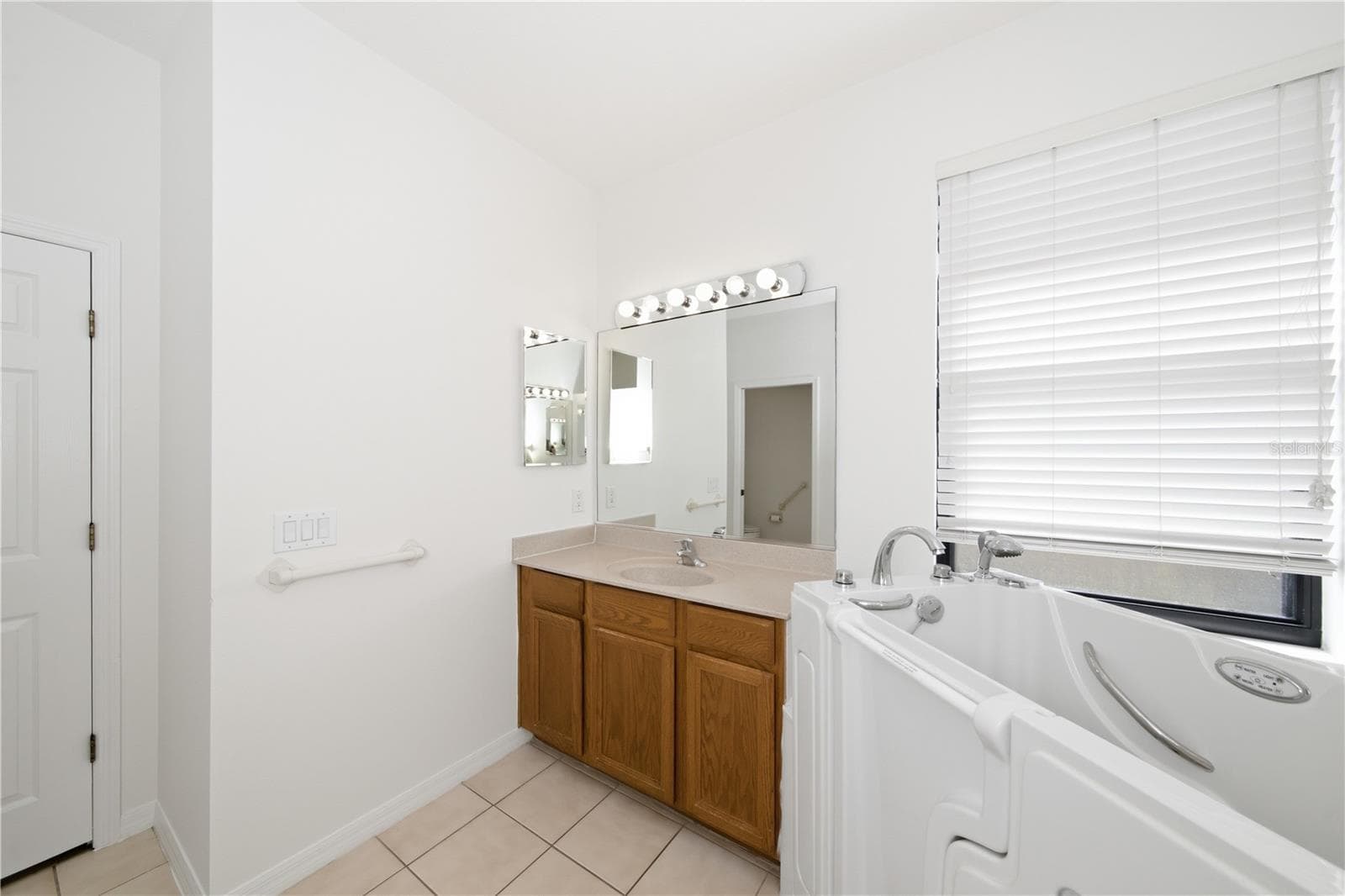 Single Family Residence at 8013 STIRLING FALLS CIR, SARASOTA, photo 32 of 56