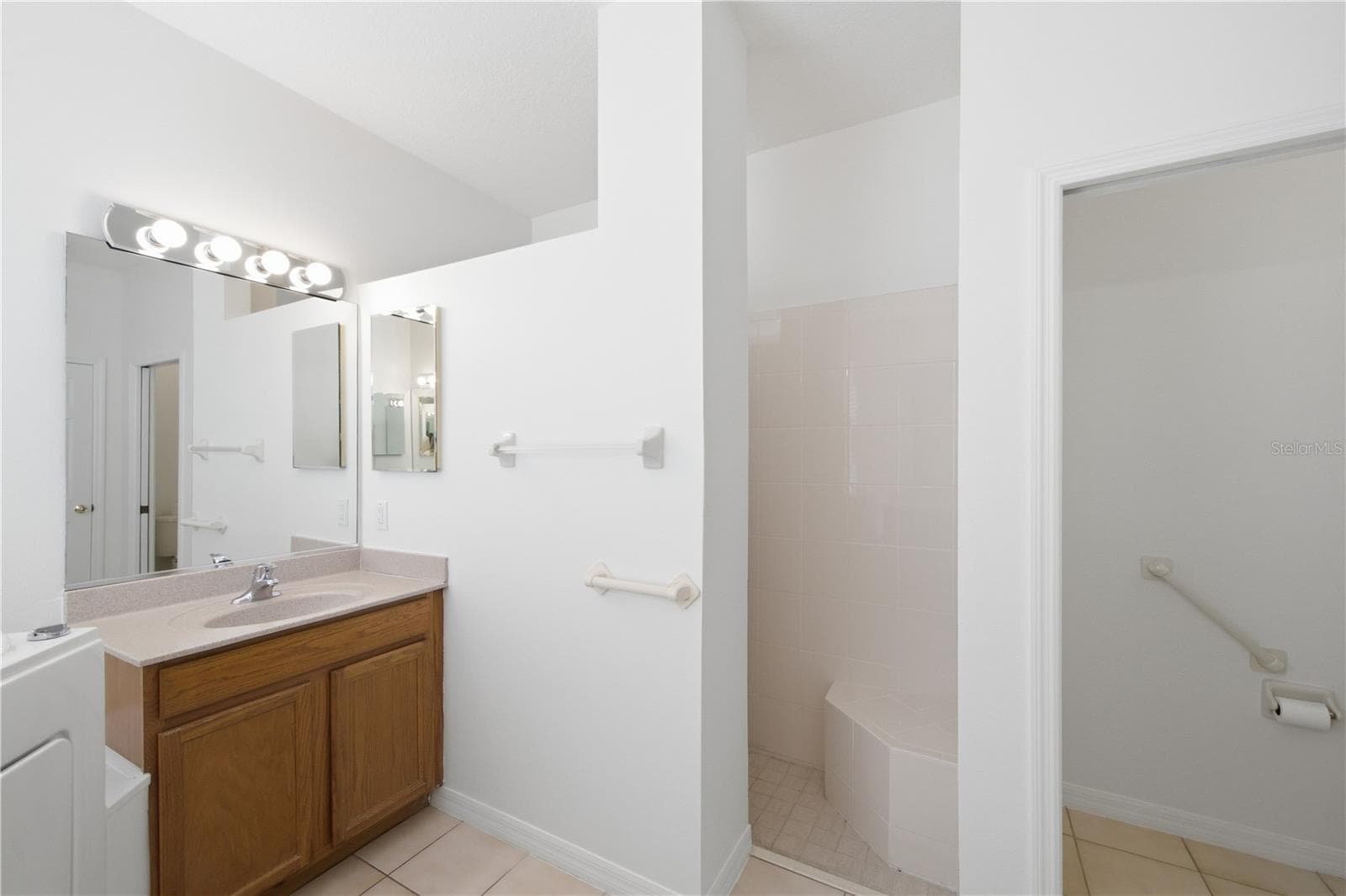 Single Family Residence at 8013 STIRLING FALLS CIR, SARASOTA, photo 33 of 56