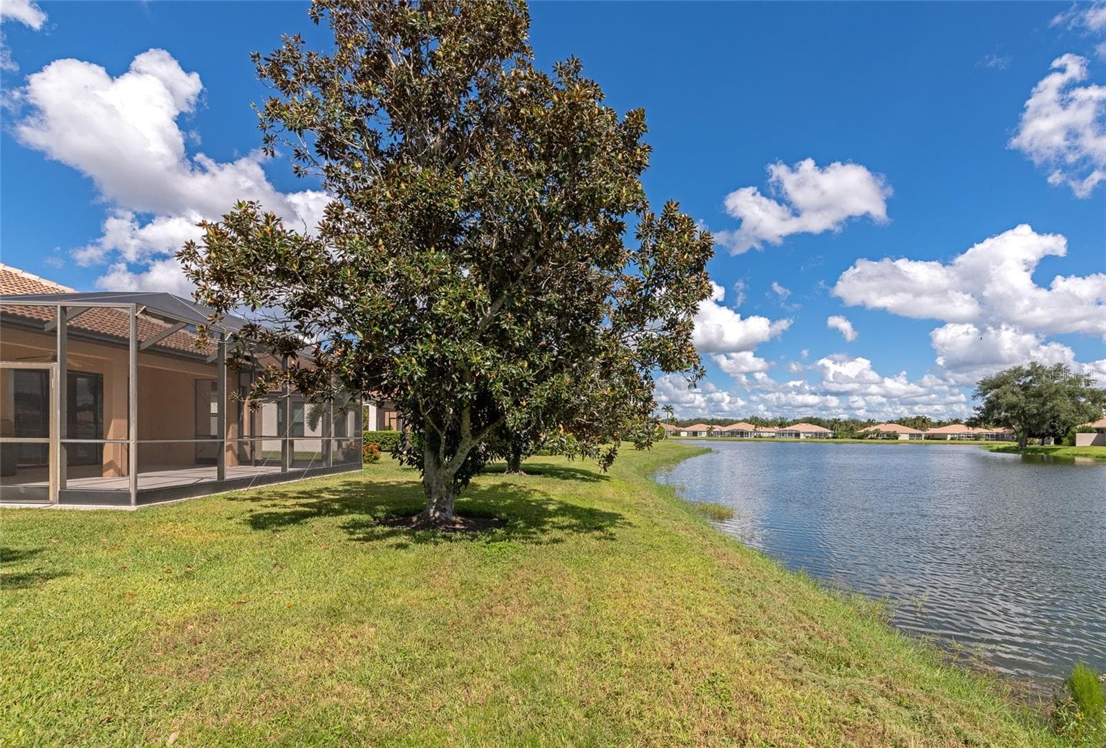Single Family Residence at 8013 STIRLING FALLS CIR, SARASOTA, photo 42 of 56