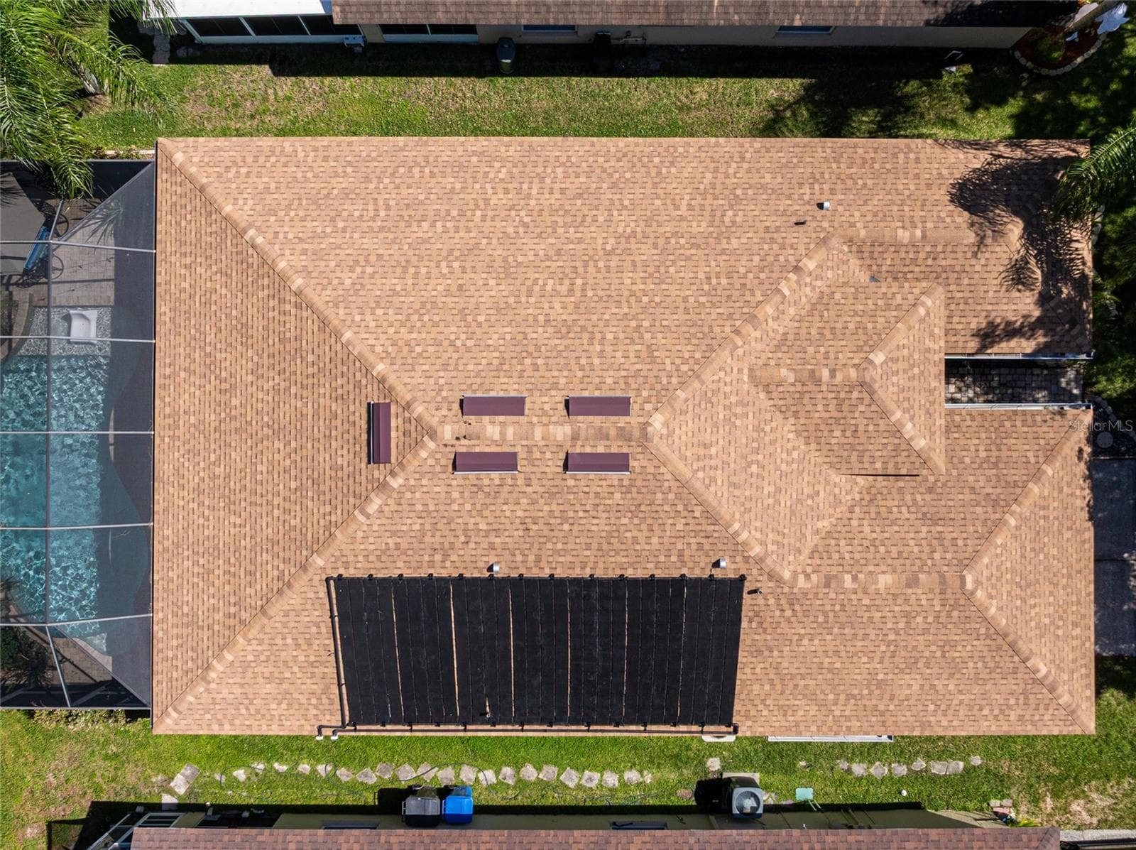 Brand new roof! Solar heater for saltwater pool! - 10274 OASIS PALM DR, TAMPA