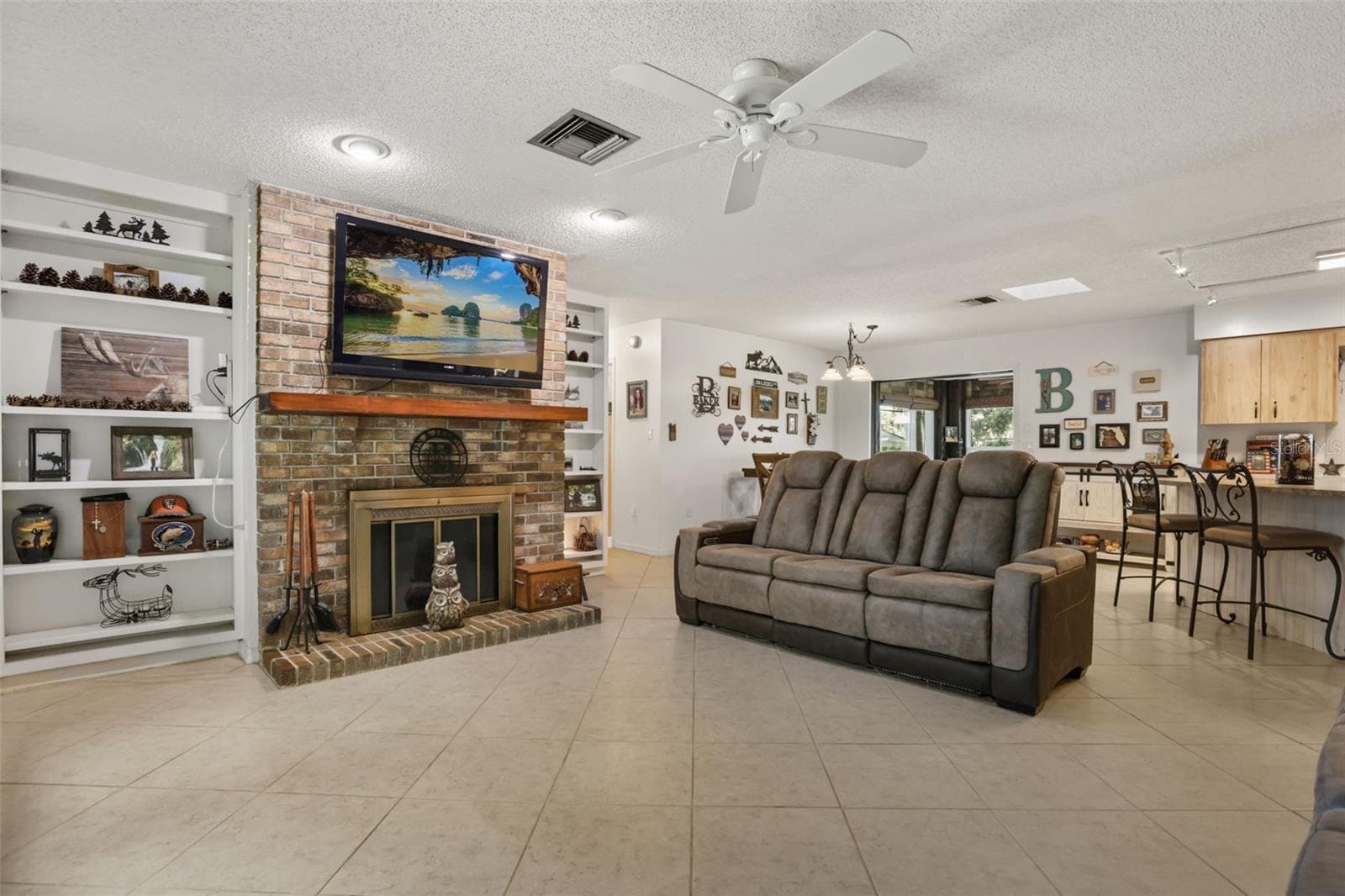 Single Family Residence at 1080 FOREST DR, TAVARES, photo 5 of 47
