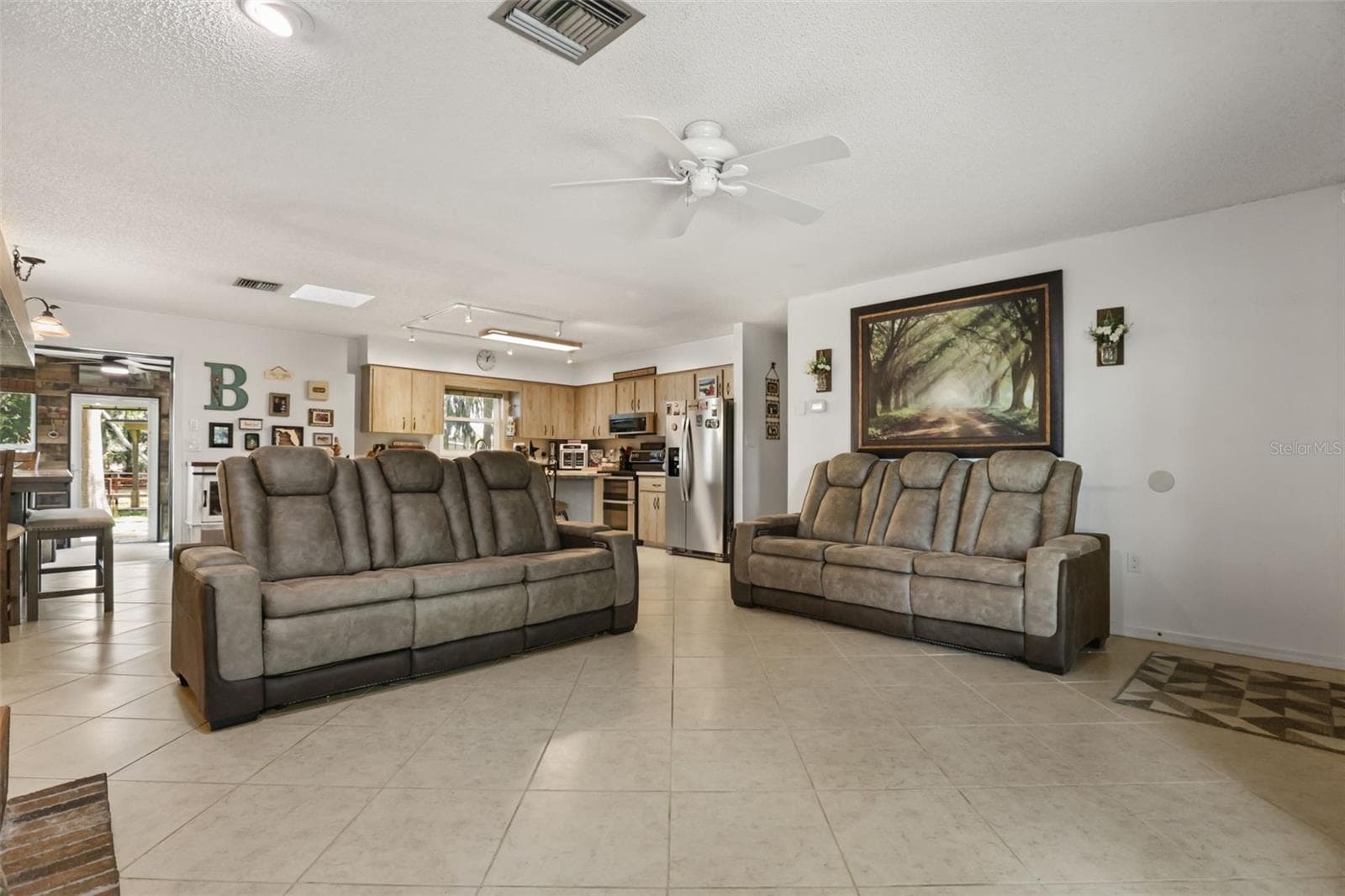 Single Family Residence at 1080 FOREST DR, TAVARES, photo 6 of 47