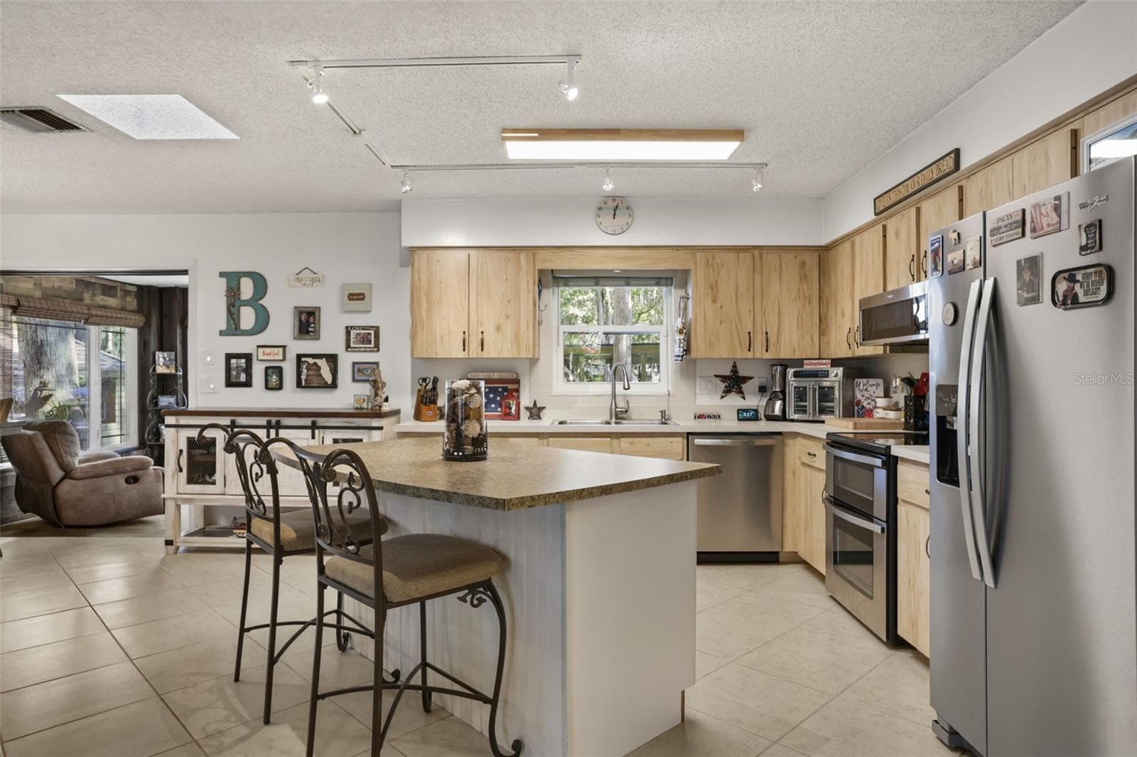Single Family Residence at 1080 FOREST DR, TAVARES, photo 7 of 47