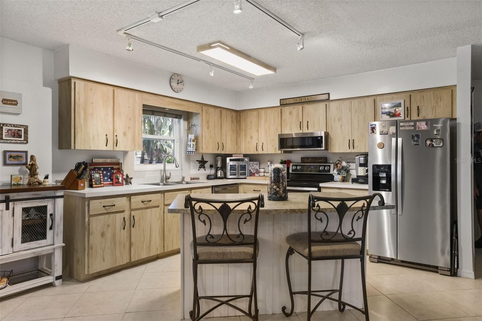 Single Family Residence at 1080 FOREST DR, TAVARES, photo 8 of 47