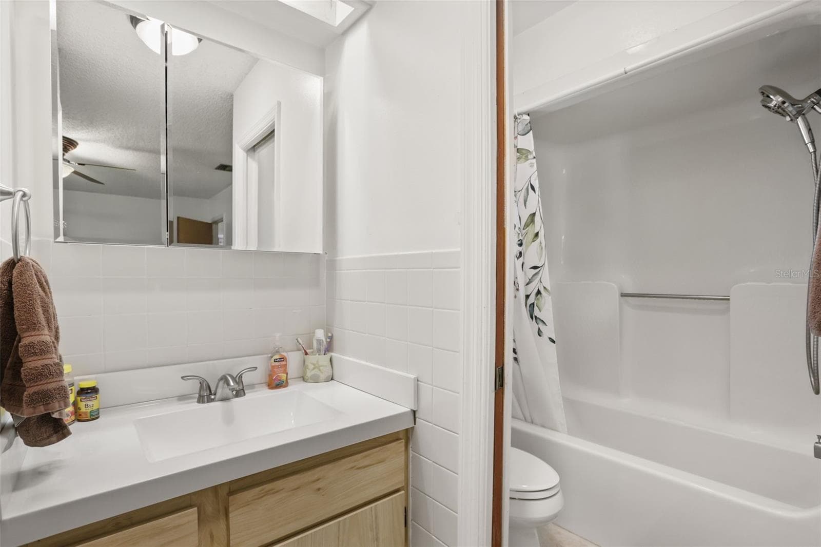 Single Family Residence at 1080 FOREST DR, TAVARES, photo 16 of 47