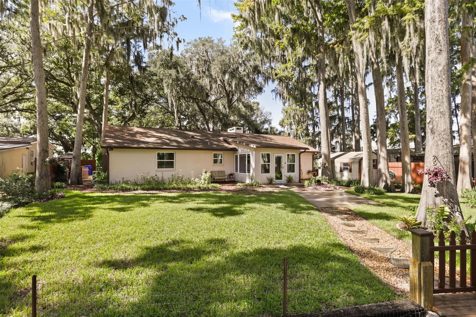 Single Family Residence at 1080 FOREST DR, TAVARES, photo 32 of 47