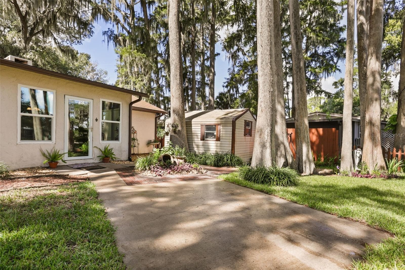Single Family Residence at 1080 FOREST DR, TAVARES, photo 35 of 47