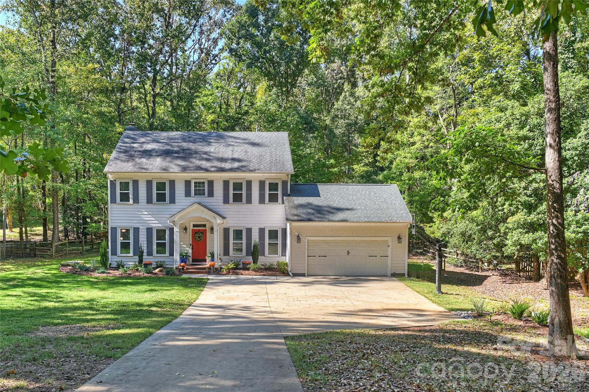 Single Family Residence at 5525 Lancelot Drive, Charlotte, photo 9 of 50