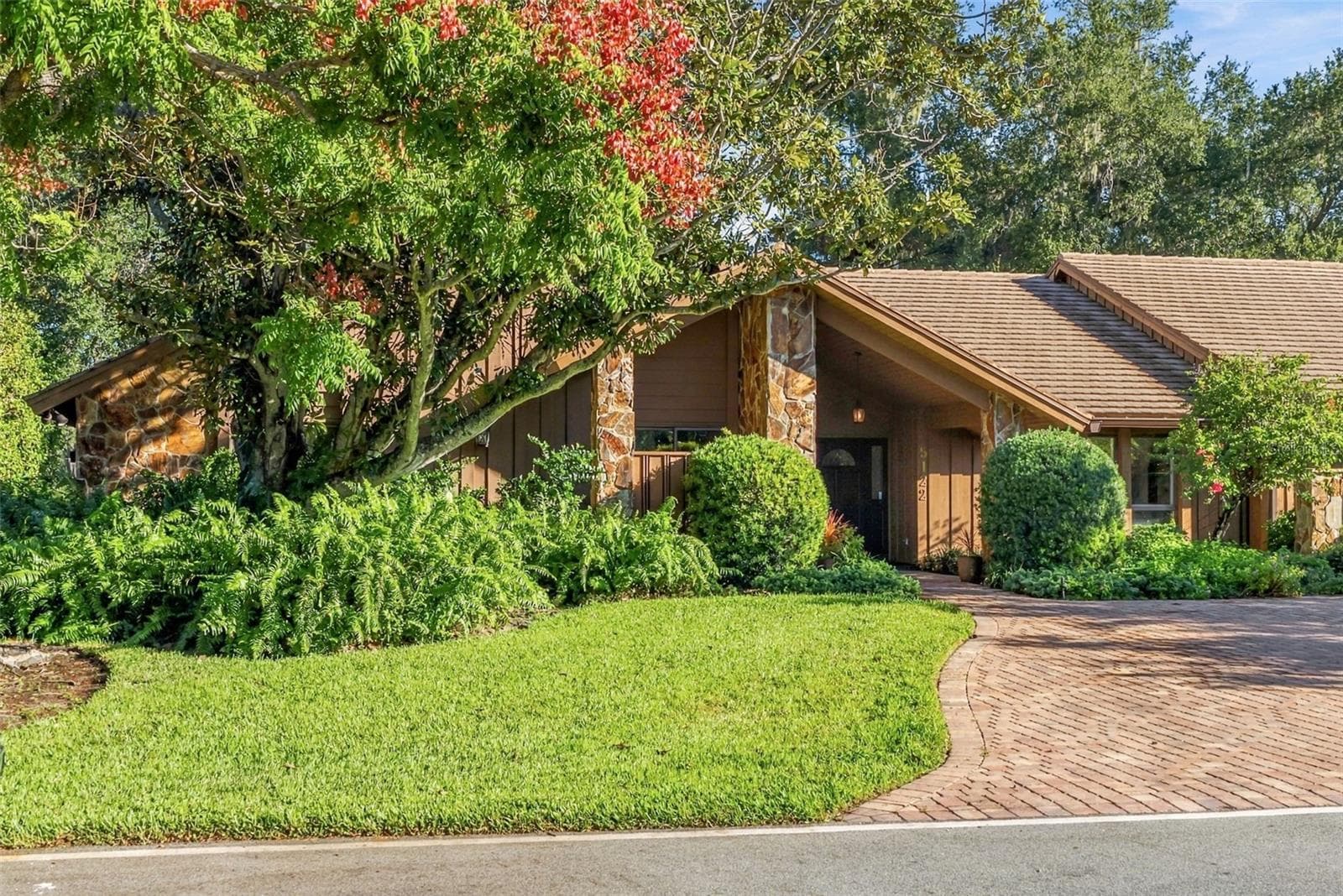 5122 KESTRAL PARK S