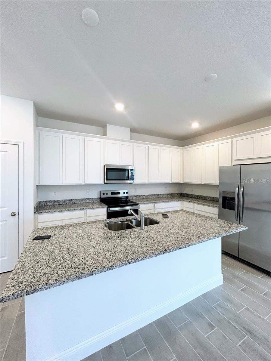 Single Family Residence at 2040 SUNSHINE PEAK DR, MINNEOLA, photo 4 of 9