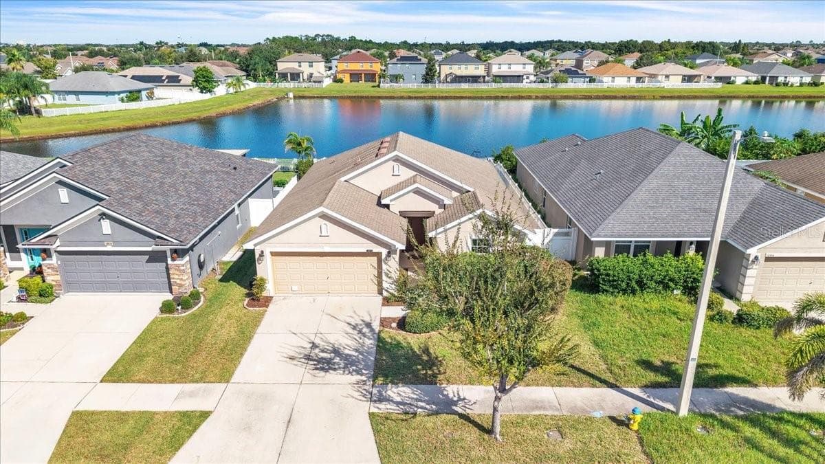 Single Family Residence at 10912 KIRKWALL PORT DR, WIMAUMA, photo 2 of 41