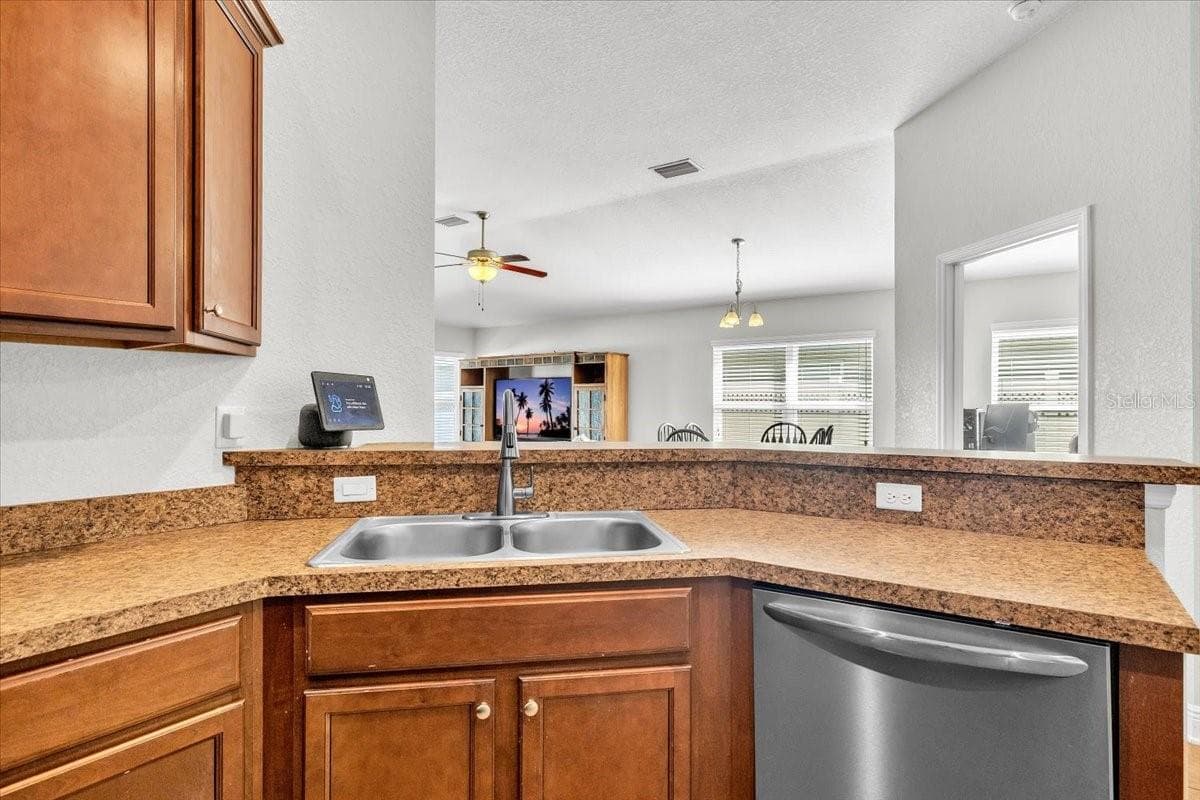 Single Family Residence at 10912 KIRKWALL PORT DR, WIMAUMA, photo 11 of 41