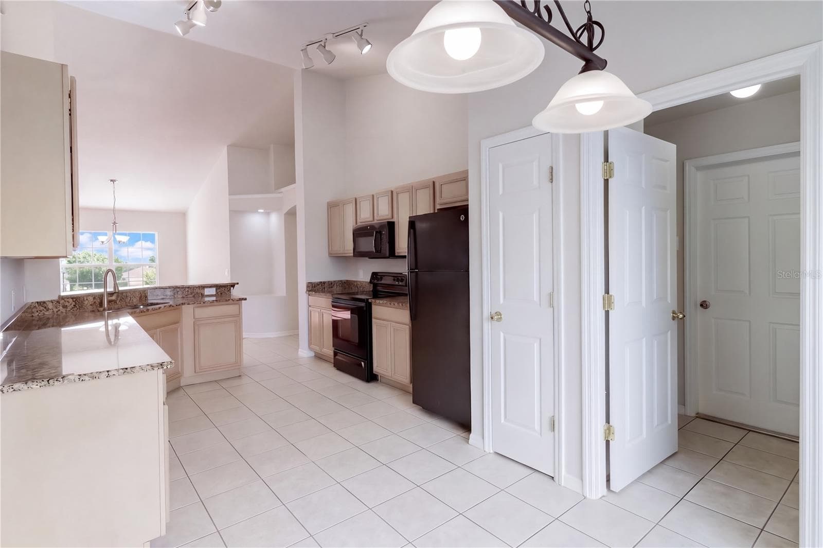 Single Family Residence at 2612 WHITEWOOD RD, MULBERRY, photo 14 of 40