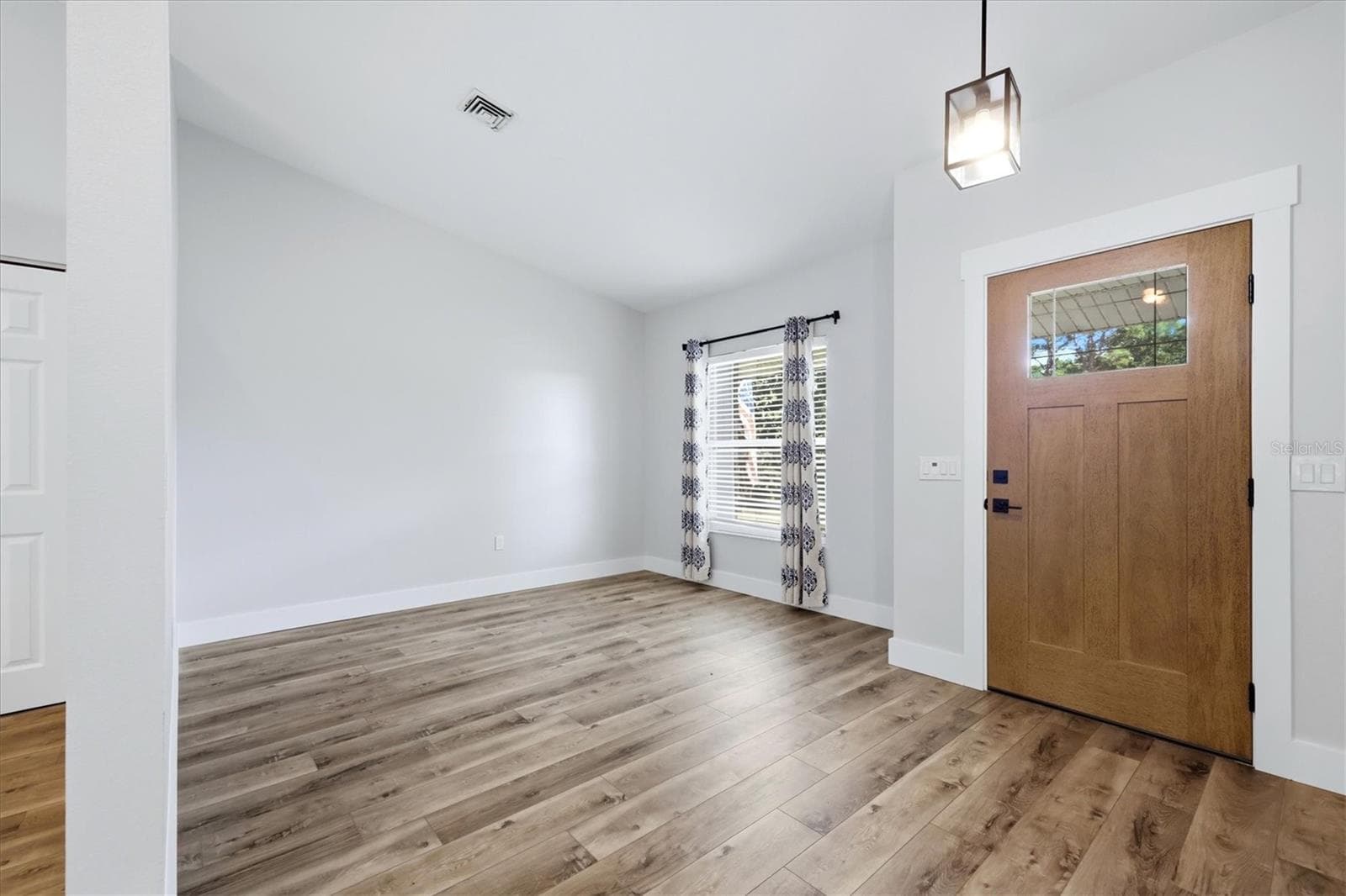 Single Family Residence at 338 PINE GLEN CT, ENGLEWOOD, photo 8 of 45