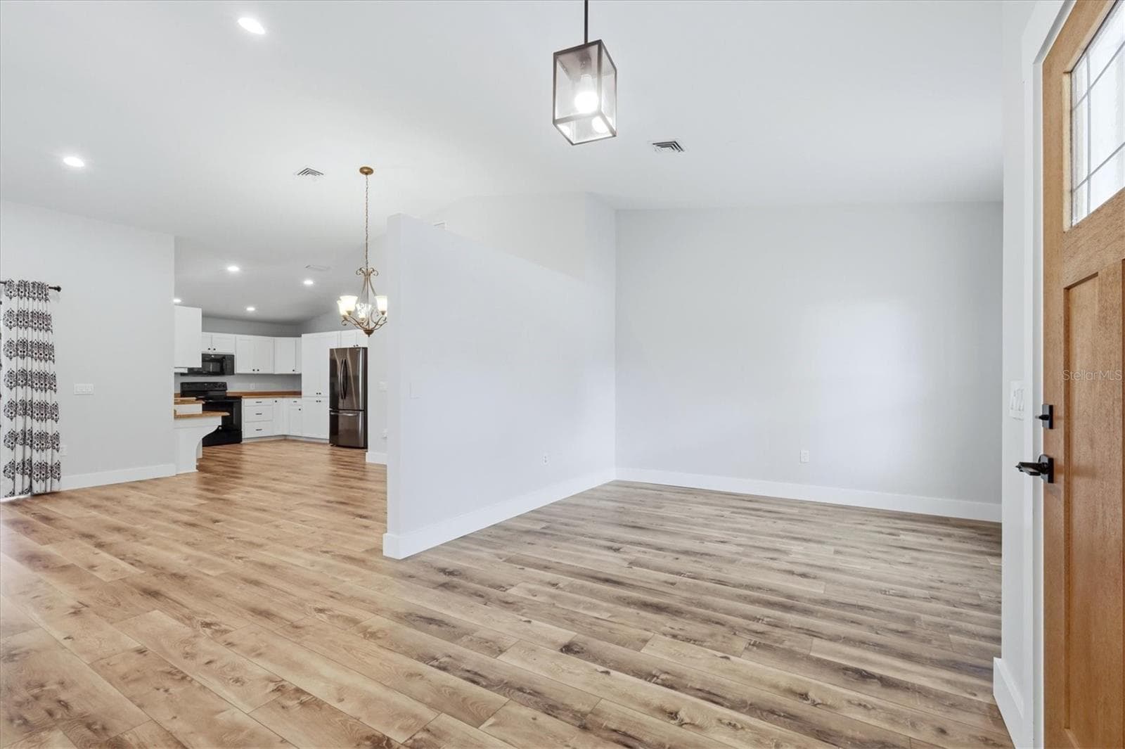 Single Family Residence at 338 PINE GLEN CT, ENGLEWOOD, photo 9 of 45