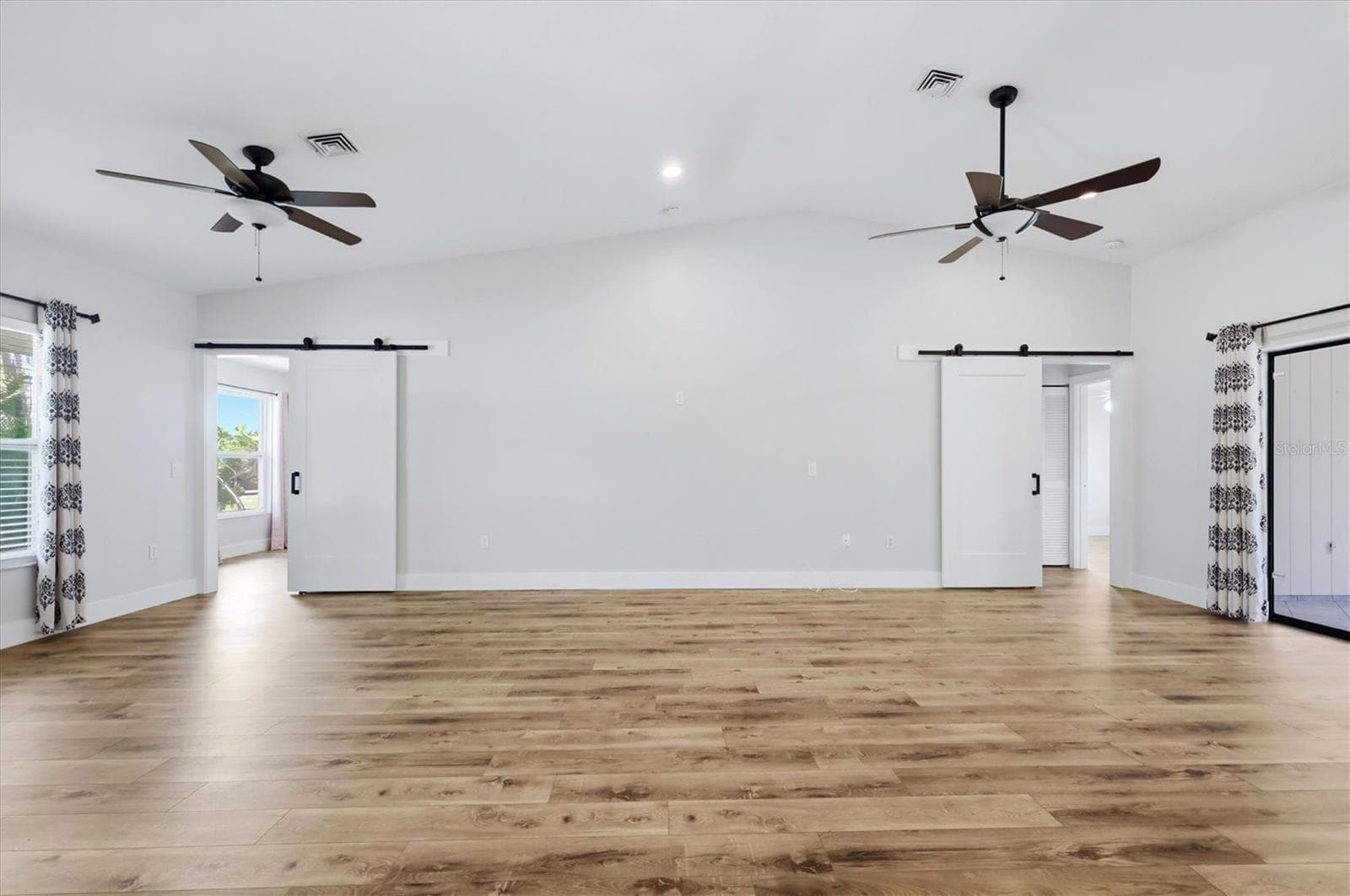 Single Family Residence at 338 PINE GLEN CT, ENGLEWOOD, photo 12 of 45