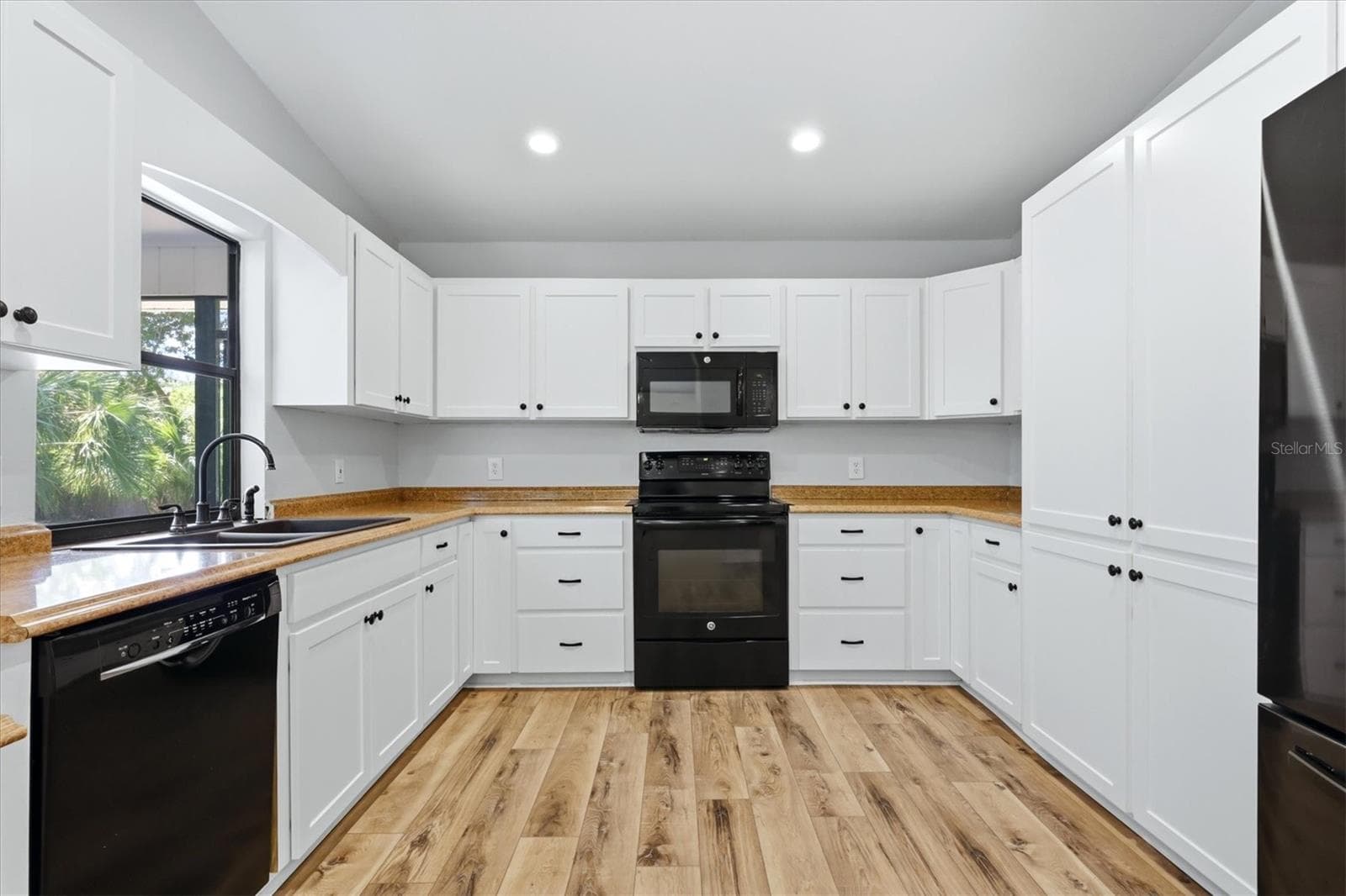 Single Family Residence at 338 PINE GLEN CT, ENGLEWOOD, photo 17 of 45