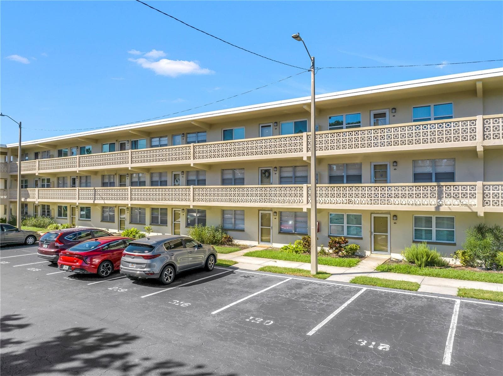 Condominium at 951 79TH AVE N #120, ST PETERSBURG, photo 26 of 30