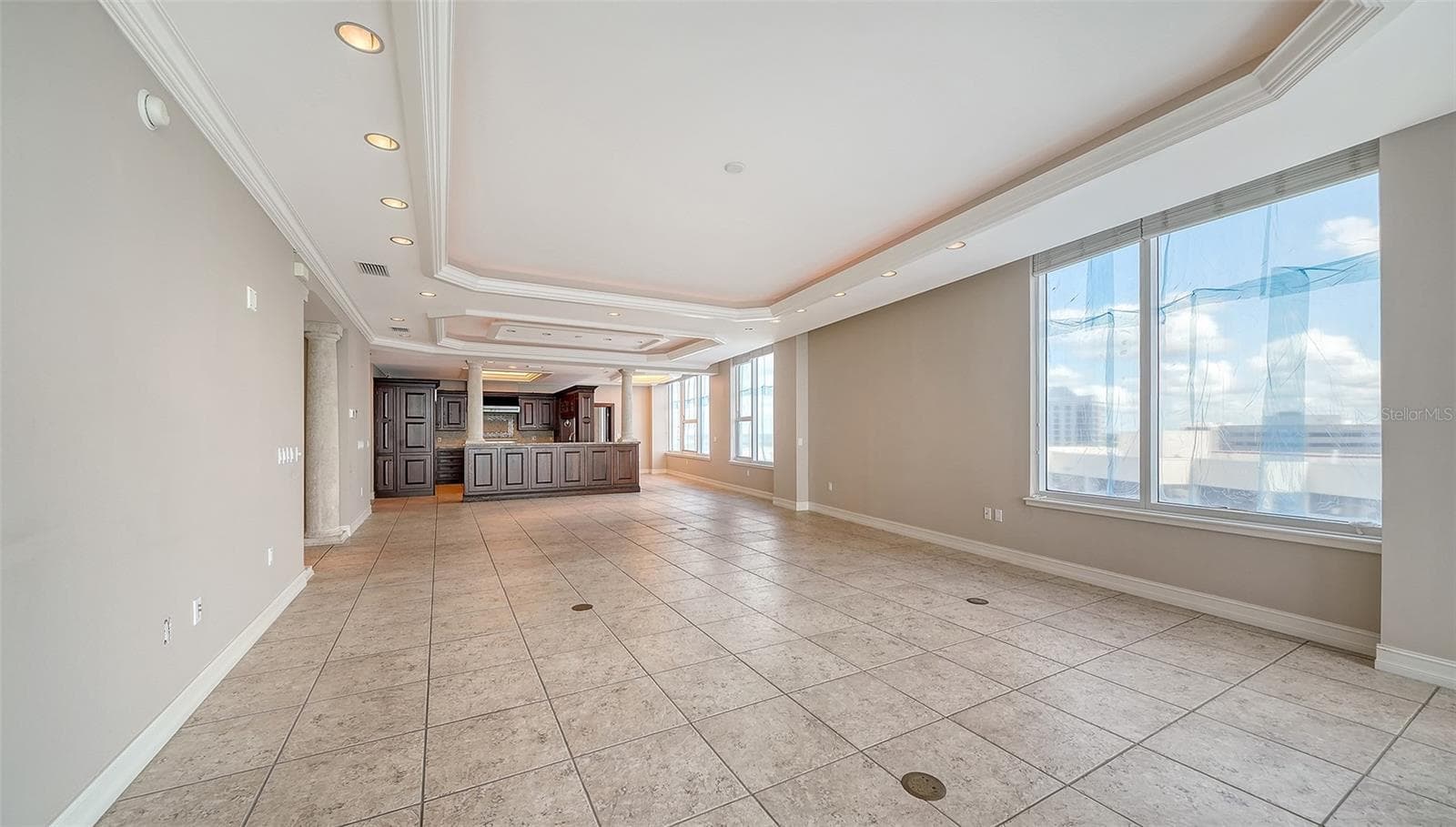 Living room - 1233 N GULFSTREAM AVE #1404, SARASOTA