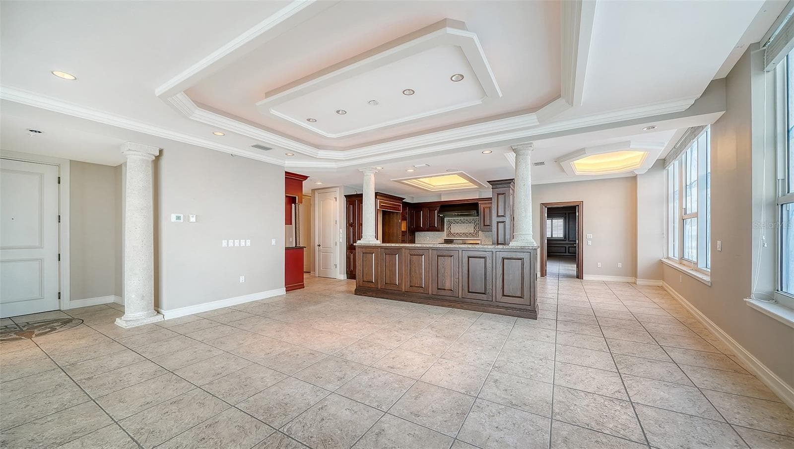 Living room - 1233 N GULFSTREAM AVE #1404, SARASOTA