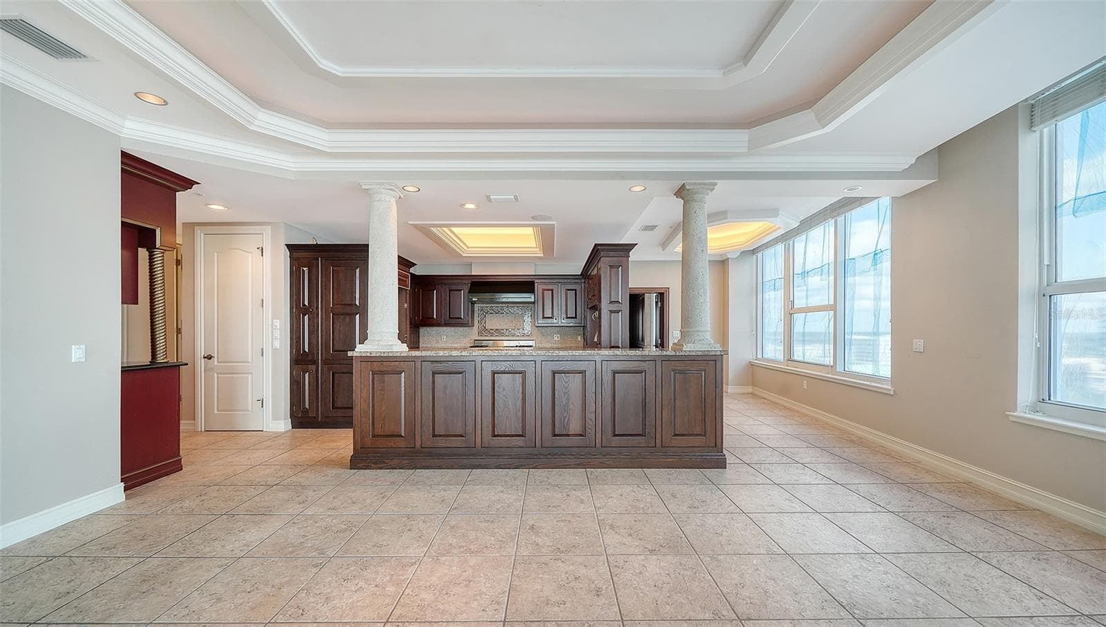 Living room - 1233 N GULFSTREAM AVE #1404, SARASOTA