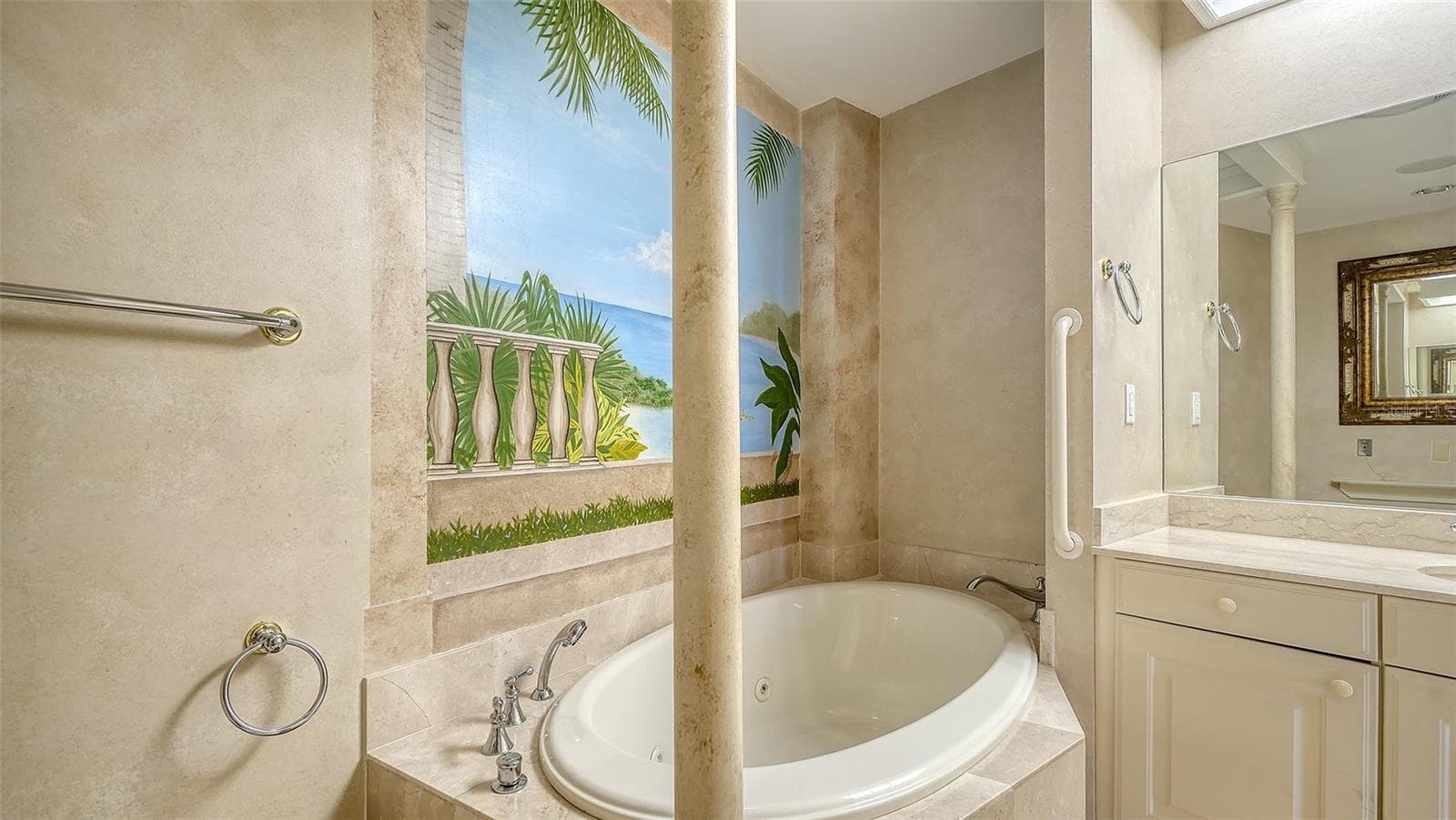 Primary bedroom suite - 1233 N GULFSTREAM AVE #1404, SARASOTA
