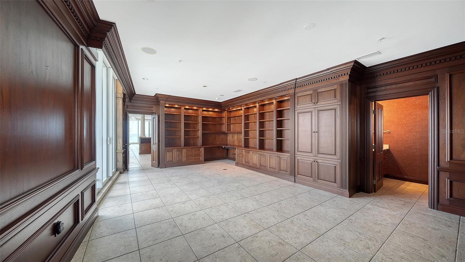 Guest suite sellers used as a paneled den - 1233 N GULFSTREAM AVE #1404, SARASOTA