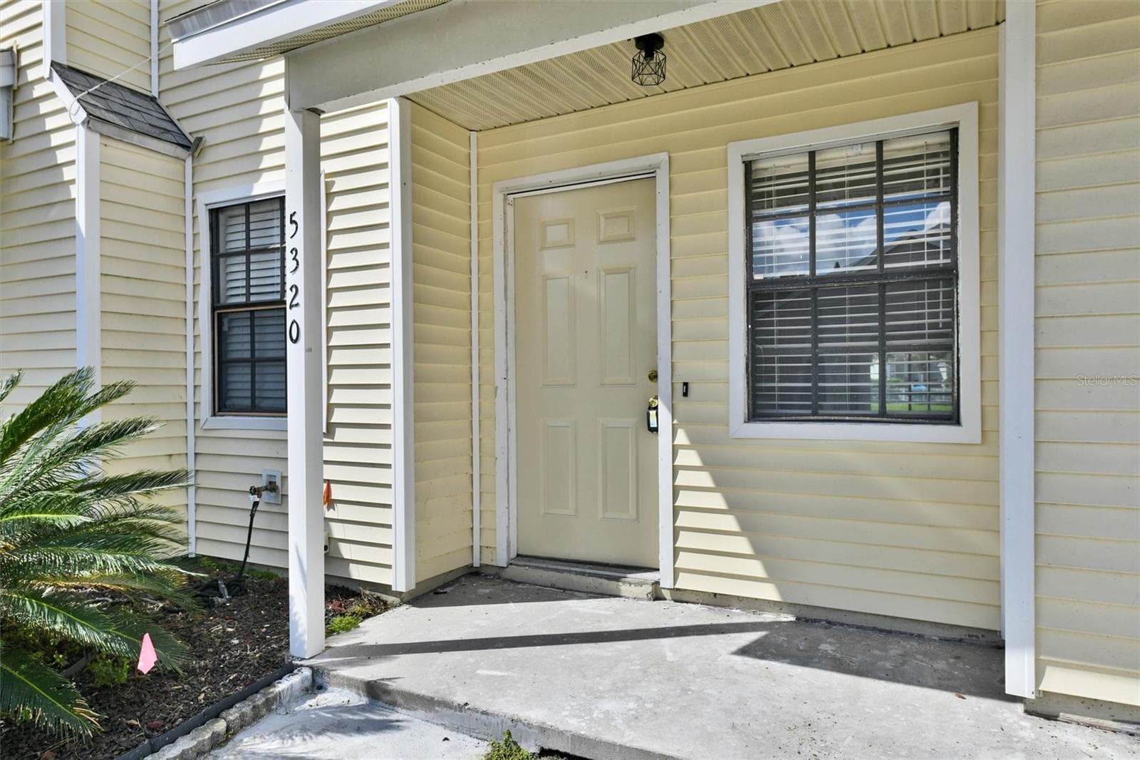 Townhouse at 5320 ABINGER CT, TAMPA, photo 3 of 59