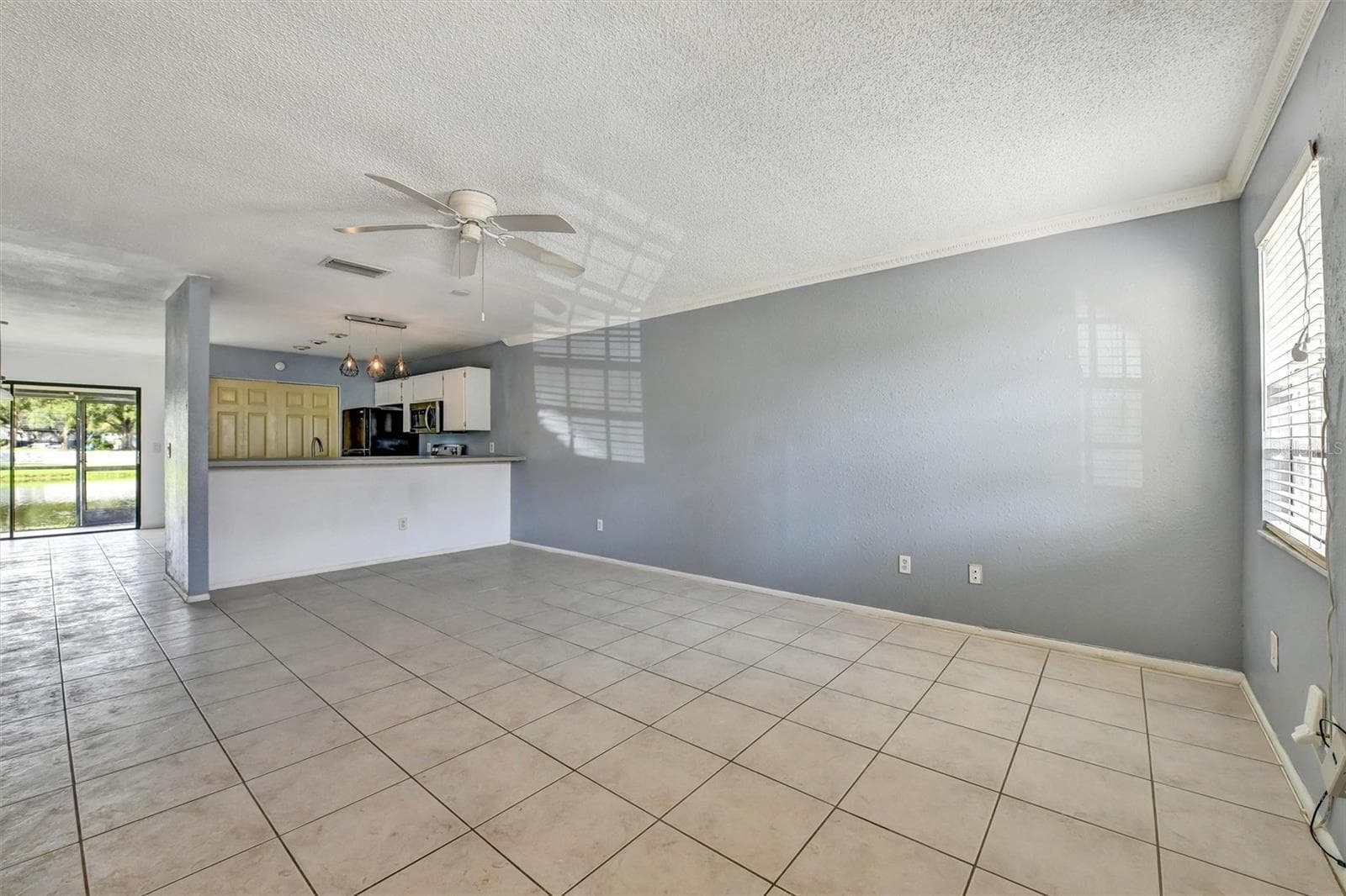 Townhouse at 5320 ABINGER CT, TAMPA, photo 6 of 59