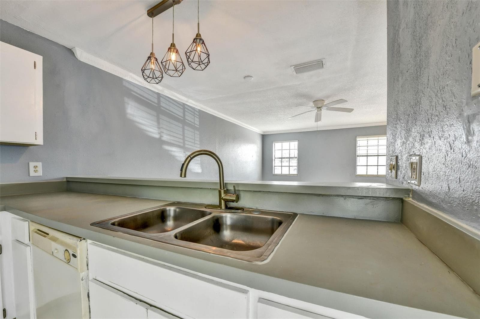 Townhouse at 5320 ABINGER CT, TAMPA, photo 13 of 59