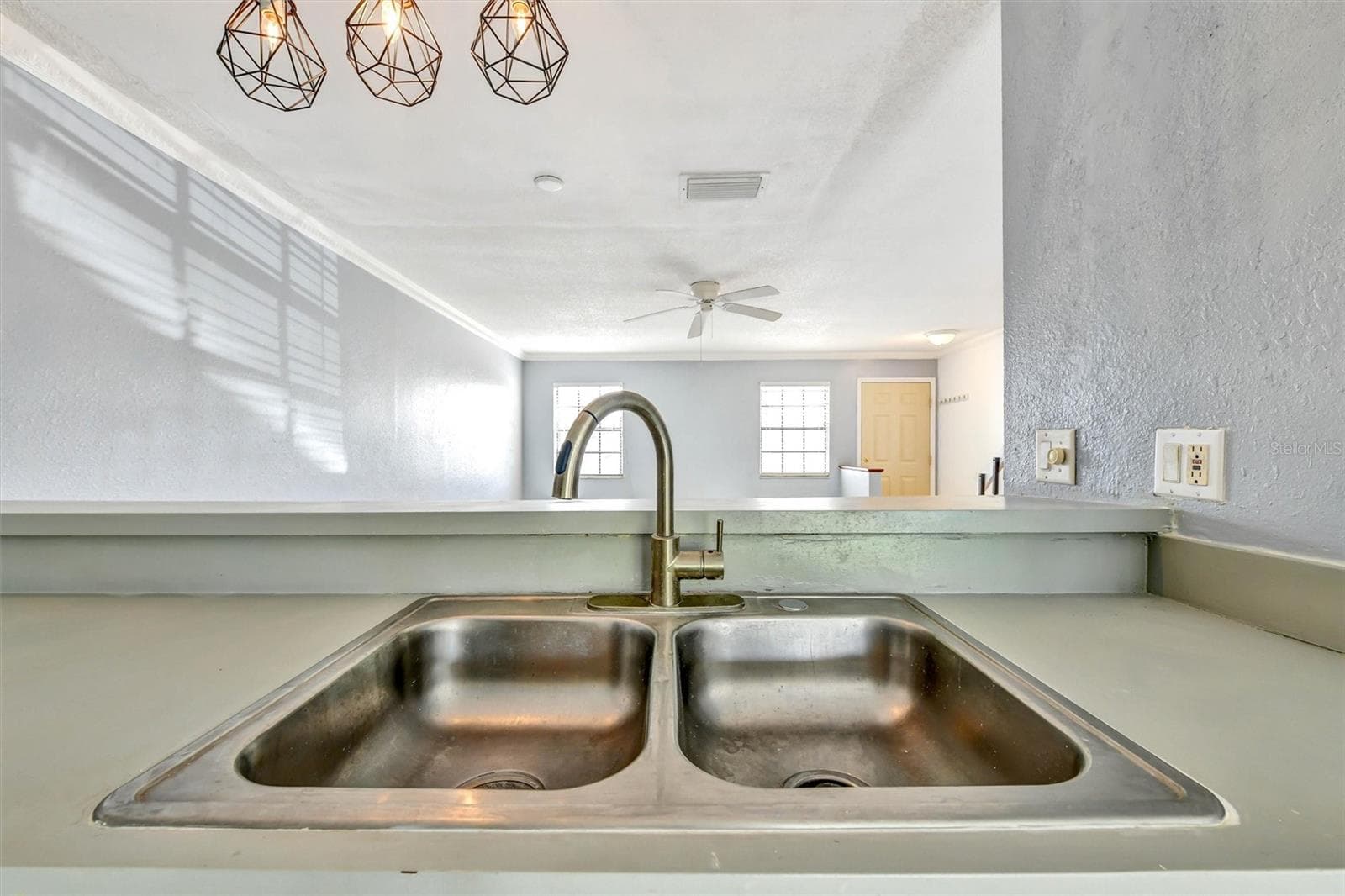 Townhouse at 5320 ABINGER CT, TAMPA, photo 14 of 59