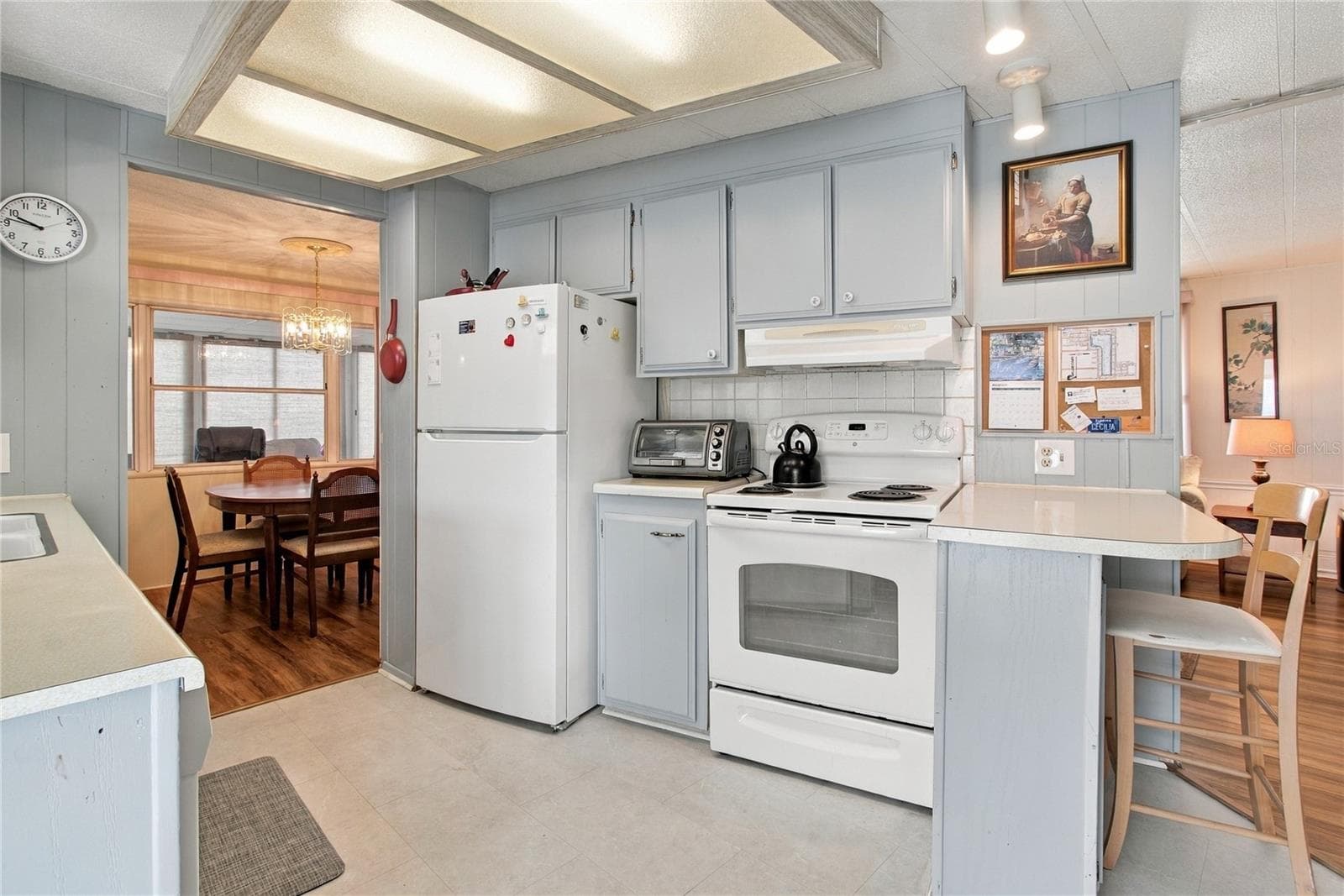 Kitchen with Breakfast Bar - 808 53RD AVE E #19, BRADENTON