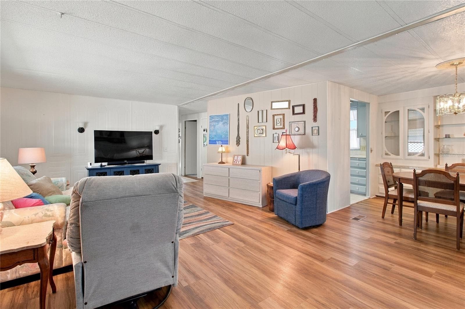 Living Room - 808 53RD AVE E #19, BRADENTON
