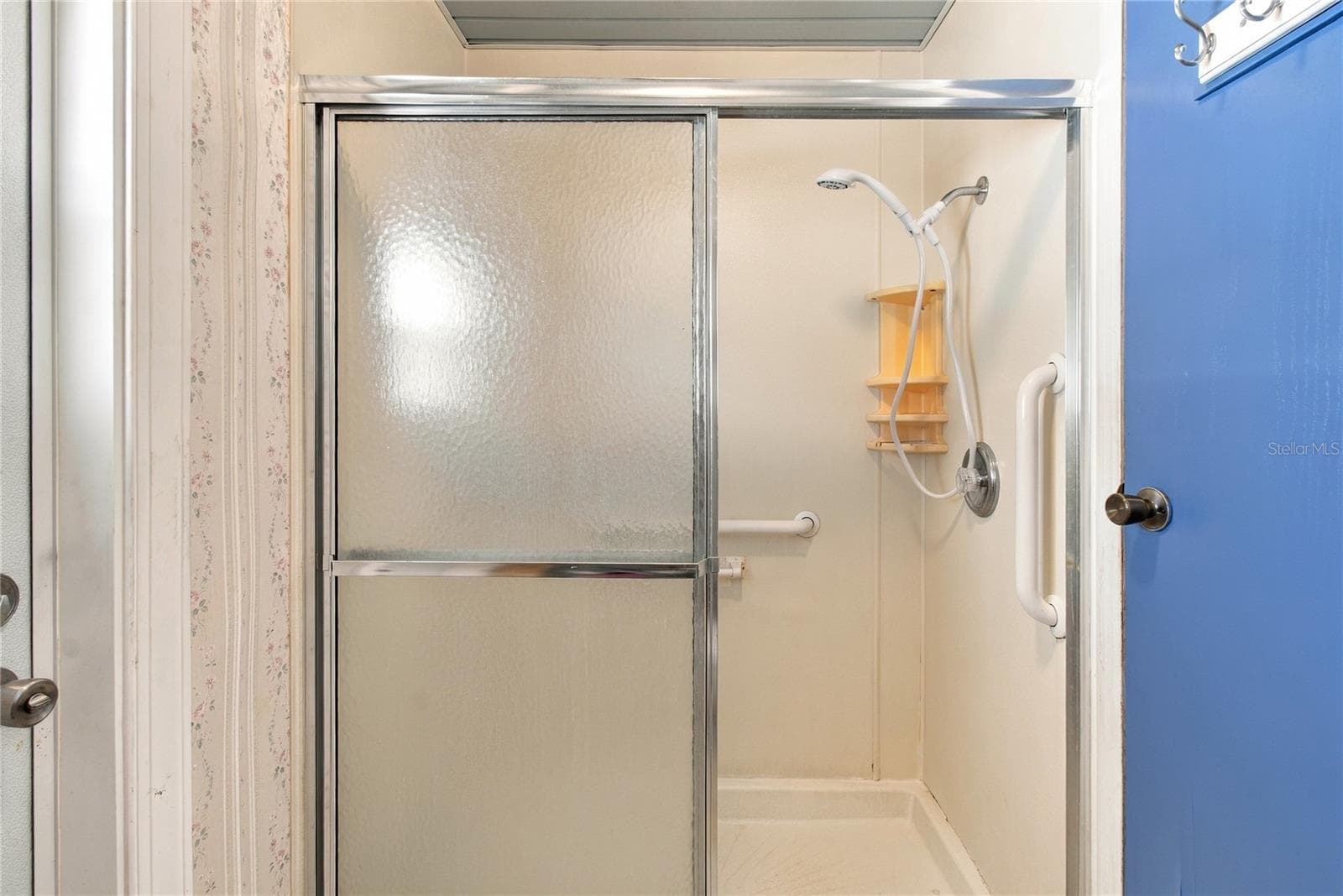 Shower - 808 53RD AVE E #19, BRADENTON