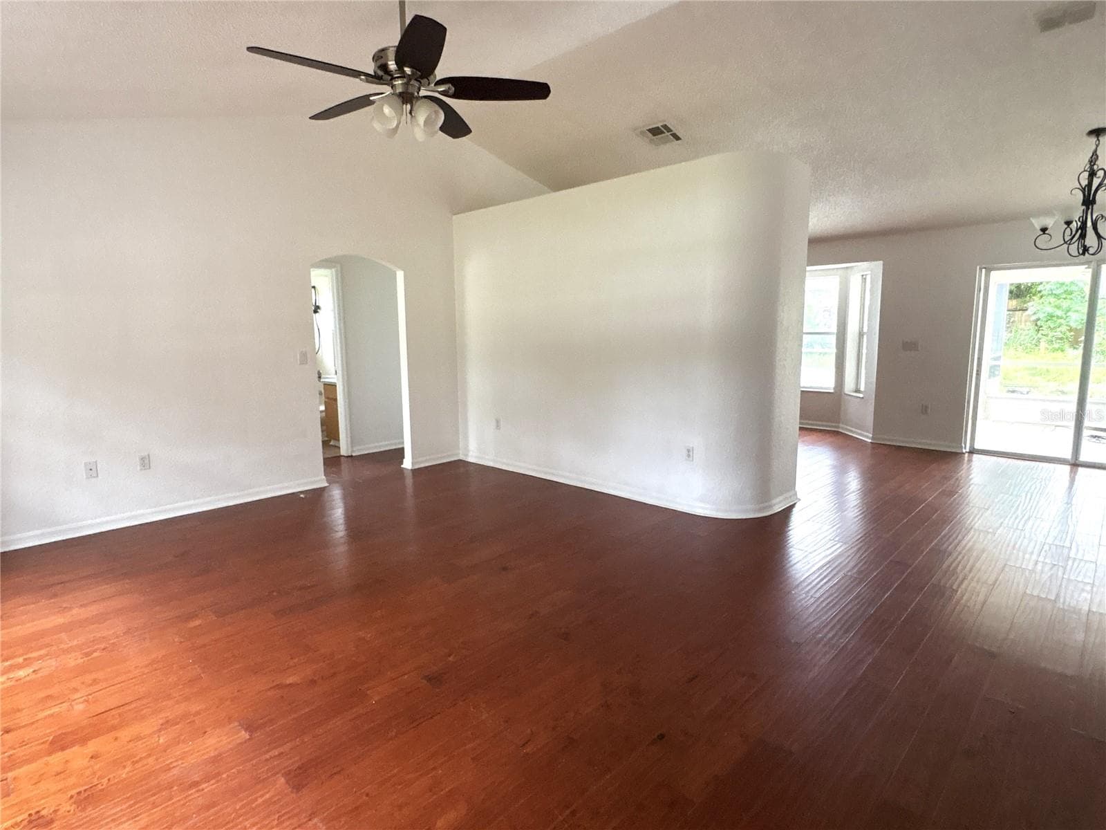 Front door area overlooking living room and access to kitchen - 8919 N MENDOZA WAY, CITRUS SPRINGS