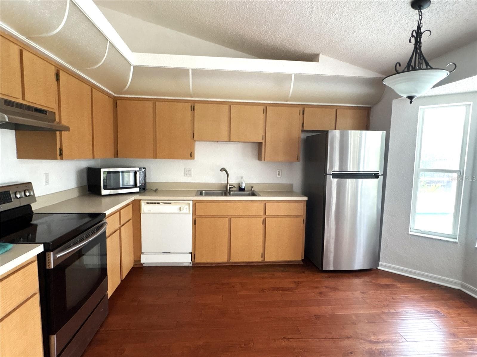 Open kitchen with small eat in kitchen area. - 8919 N MENDOZA WAY, CITRUS SPRINGS