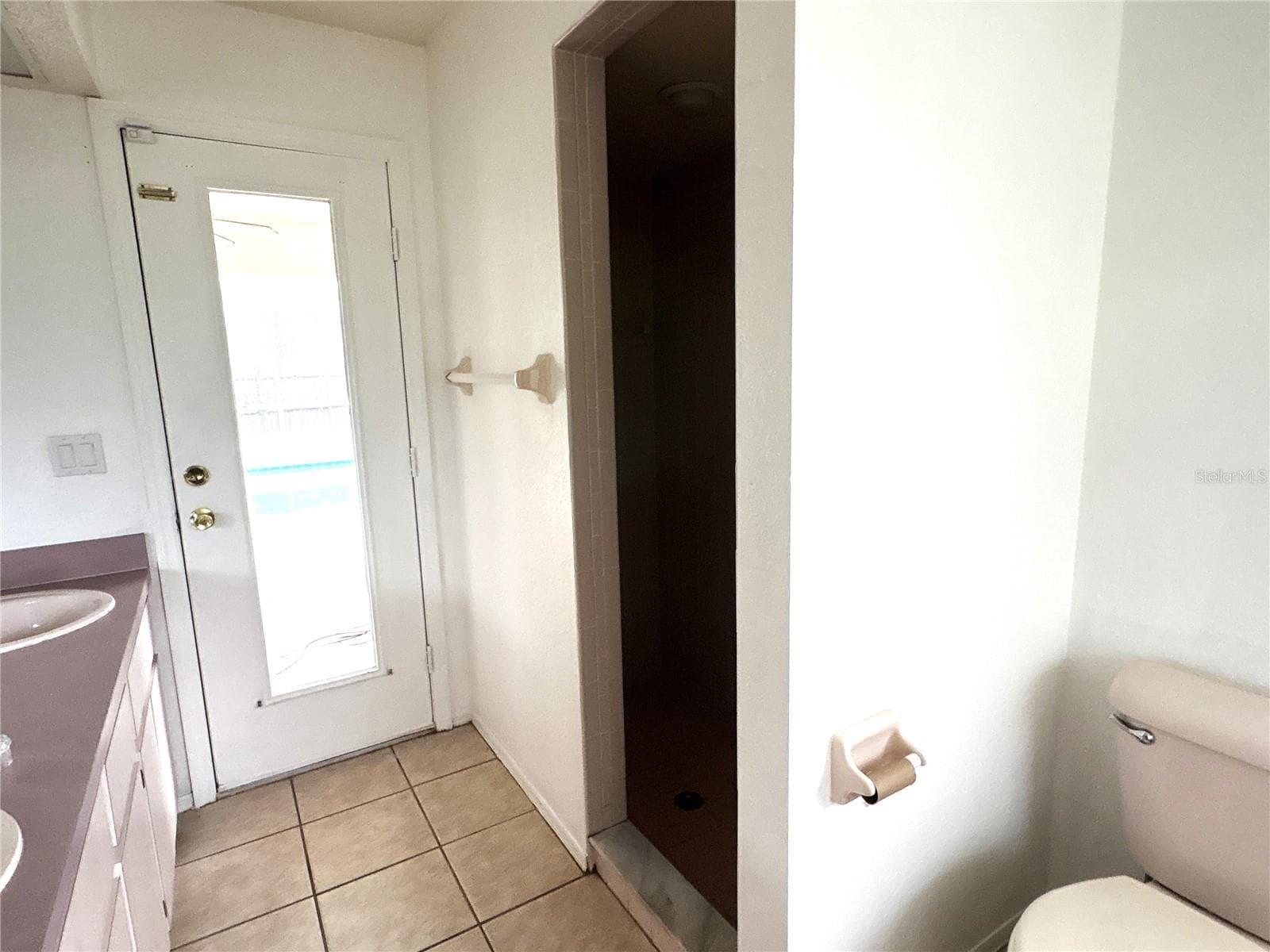shower area with access to lanai. - 8919 N MENDOZA WAY, CITRUS SPRINGS