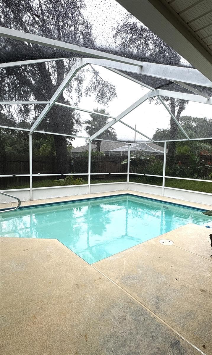 Pool screen room attached to screened and tiled lanai. - 8919 N MENDOZA WAY, CITRUS SPRINGS