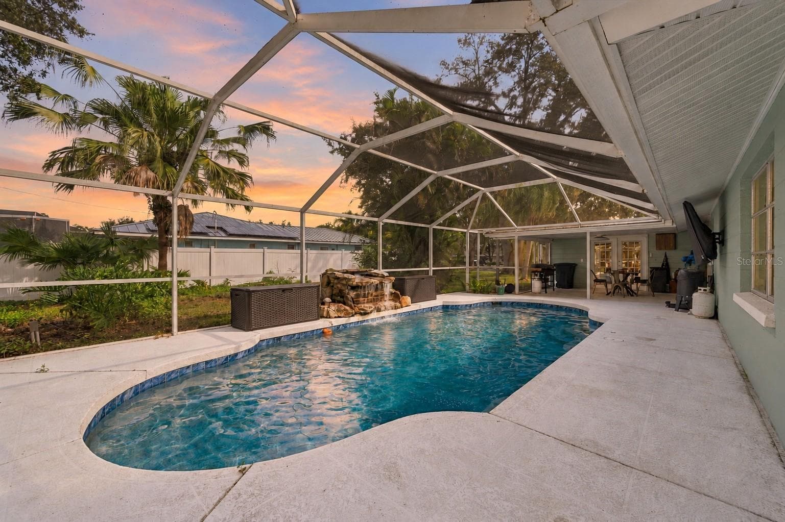 Single Family Residence at 5105 W COUNTRY CLUB DR, SARASOTA, photo 2 of 62