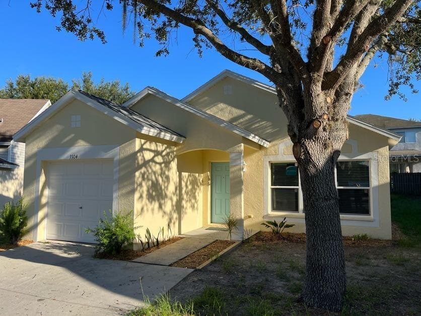 Single Family Residence at 3304 SUMMER ISLAND CT, VALRICO, photo 2 of 12